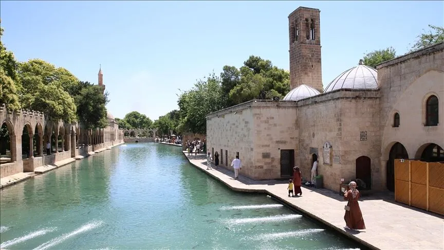 Şanlıurfa'nın Bir Yanı Yanarken Diğer Yanı Serinledi (1)-1