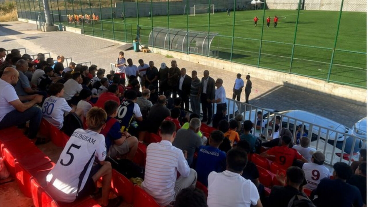 Şanlıurfaspor’un Efsane Futbolcuları, Karaköprü Belediyespor’un Seçmelerine Katılarak Adaylara Başarılar Diledi (3)