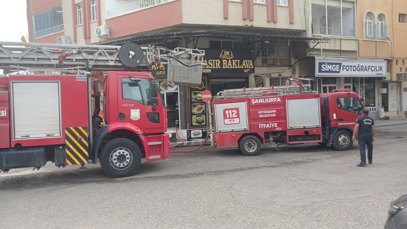Siverek’te Baklava İşletmesinde Korkutan Yangın (1)