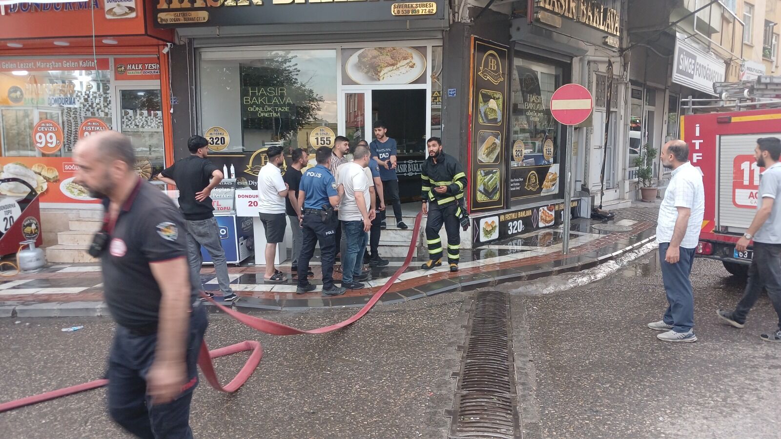 Siverek’te Baklava İşletmesinde Korkutan Yangın (3)