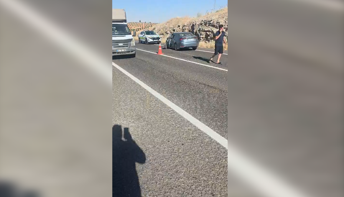 Suruç'ta İki Otomobil Çarpıştı 4 Kişi Yaralandı