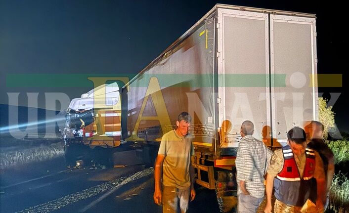 Suruç'ta Tır Ile Kamyonet Çarpıştı (1)