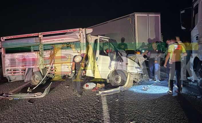 Suruç'ta Tır Ile Kamyonet Çarpıştı (3)