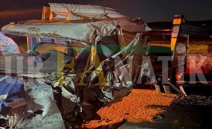 Suruç'ta Tır Ile Kamyonet Çarpıştı (4)