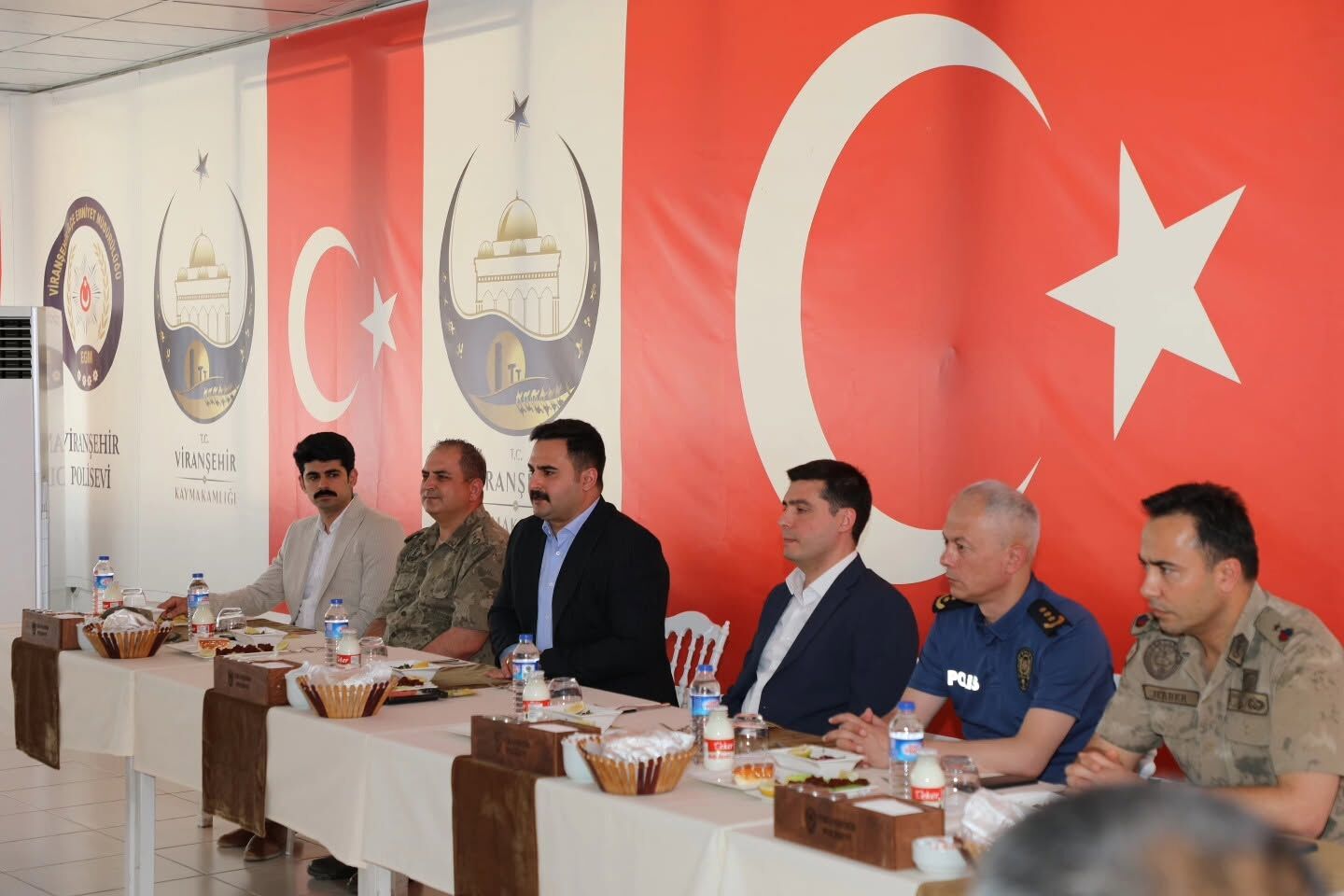 Viranşehir'de Tayini Çıkan Emniyet Müdürü Ve Komutanlara Veda Yemeği (1)