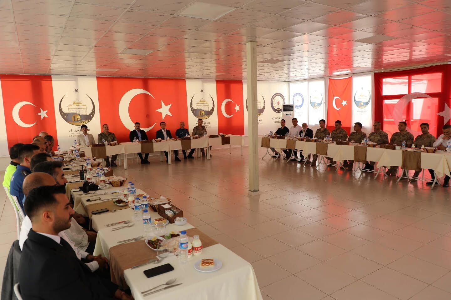 Viranşehir'de Tayini Çıkan Emniyet Müdürü Ve Komutanlara Veda Yemeği (10)