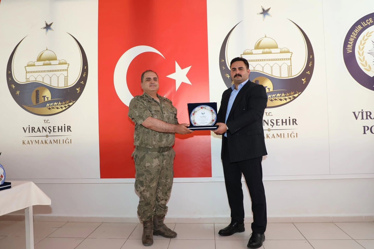Viranşehir'de Tayini Çıkan Emniyet Müdürü Ve Komutanlara Veda Yemeği (2)