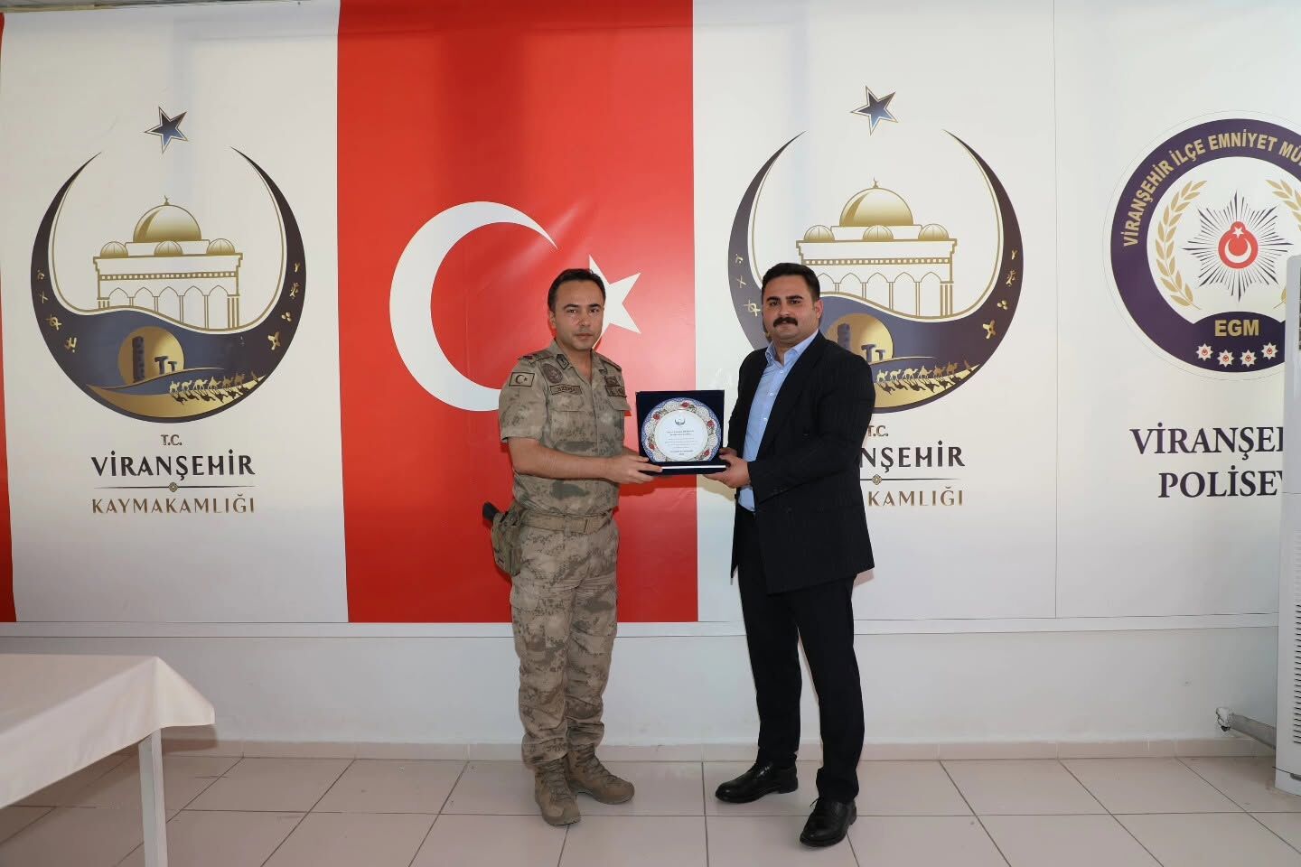 Viranşehir'de Tayini Çıkan Emniyet Müdürü Ve Komutanlara Veda Yemeği (4)