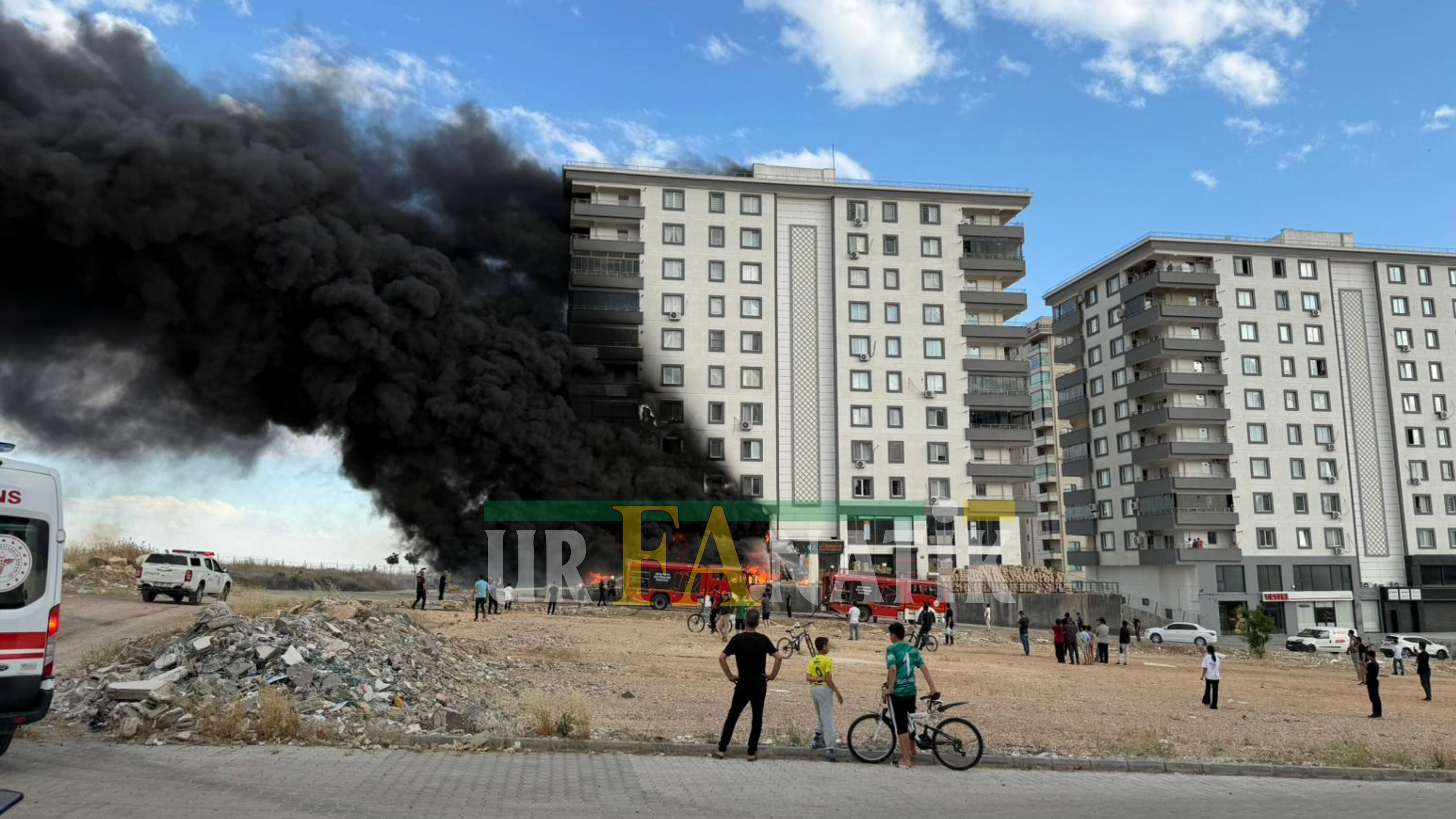 Şanlıurfa'da korkutan Yangın Çok Sayıda Ekip Sevk Edildi-2