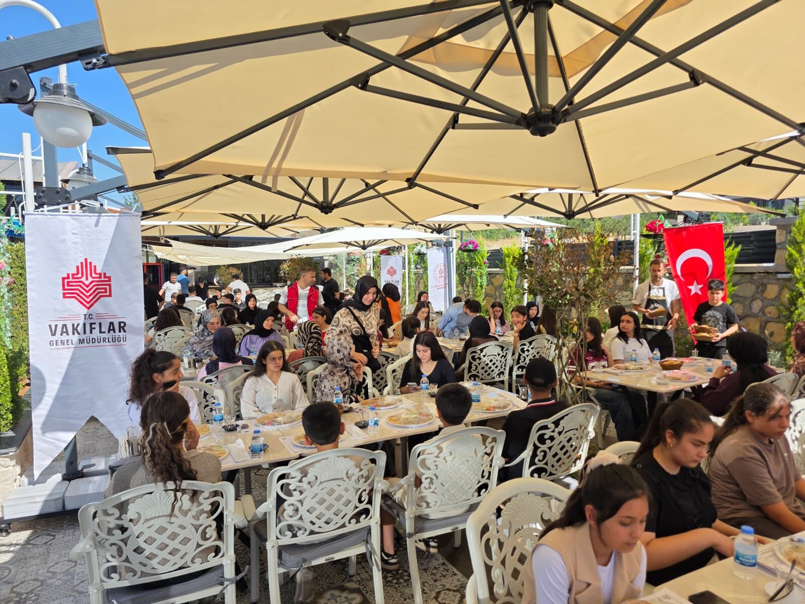 100 Bursiyer Öğrenciyle Piknik Etkinliğinde Buluştu