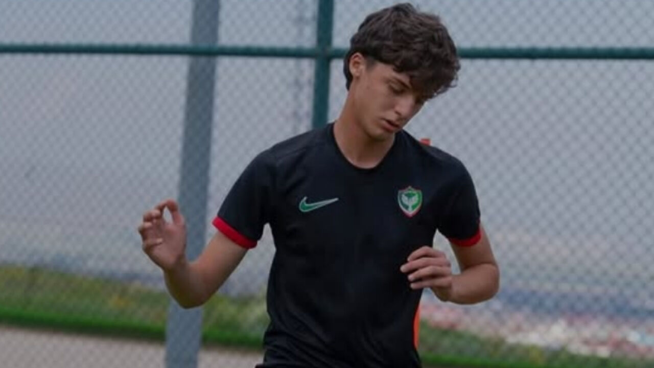 16 Yaşındaki Şanlıurfalı Mehmet Mirsat Kılıç, Amedspor'da İlk Maçına Çıktı (3)