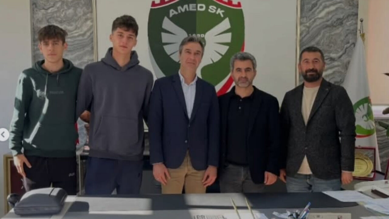 16 Yaşındaki Şanlıurfalı Mehmet Mirsat Kılıç, Amedspor'da İlk Maçına Çıktı (4)