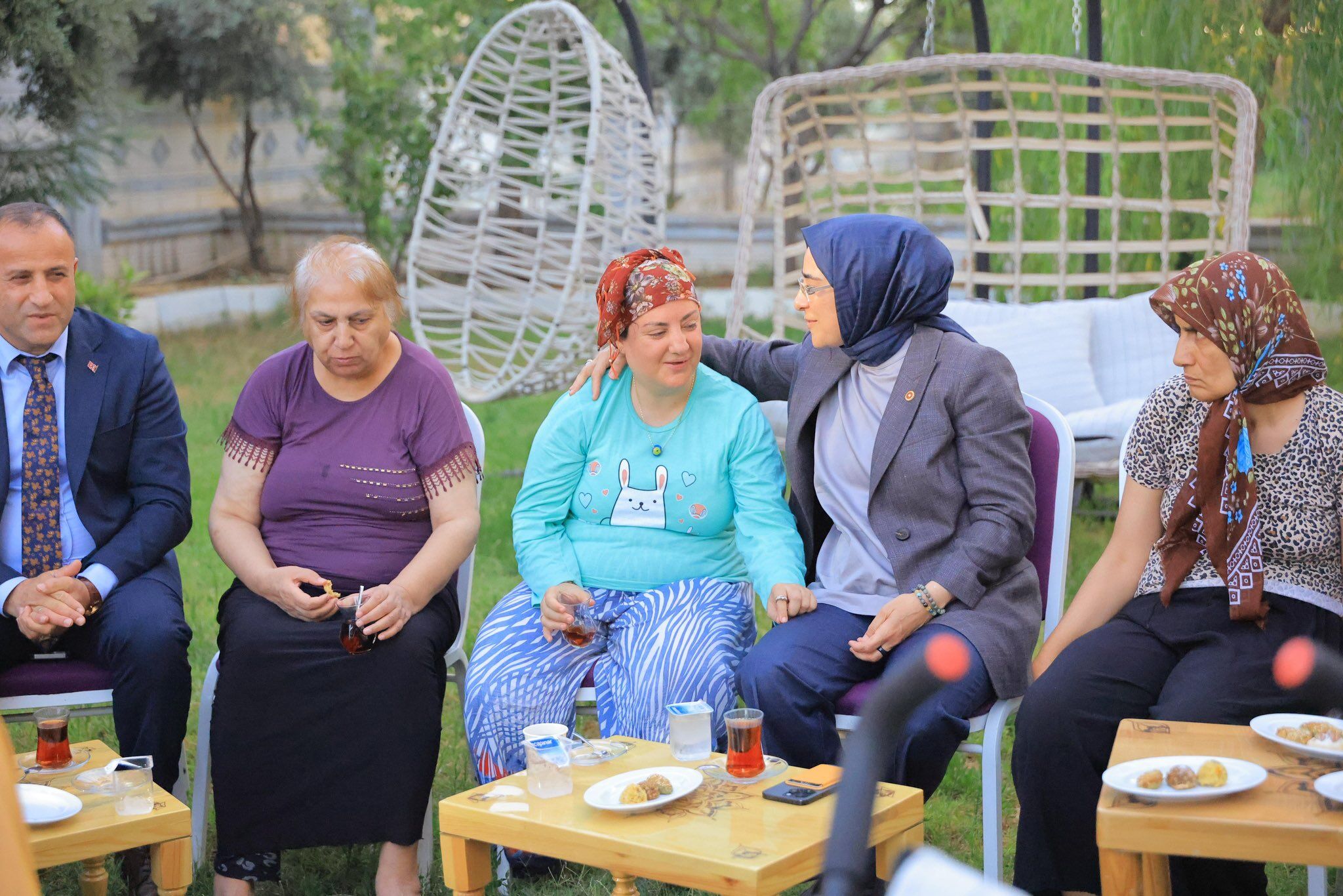 3 Çocuğuna Hem Annelik Hem Babalık Yapıyor (5)
