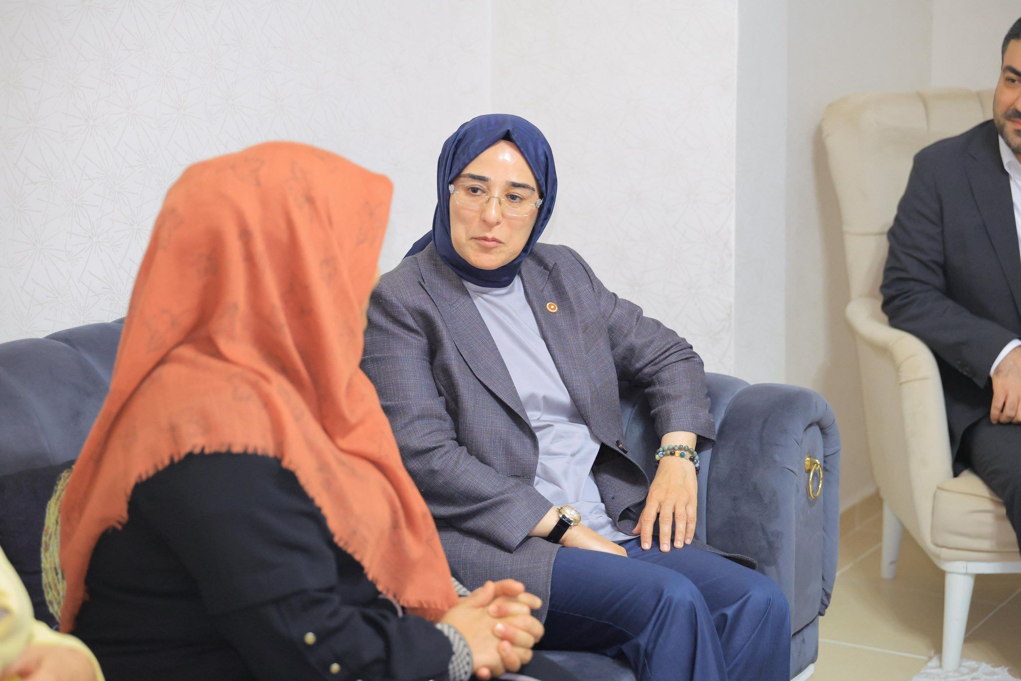3 Çocuğuna Hem Annelik Hem Babalık Yapıyor (6)