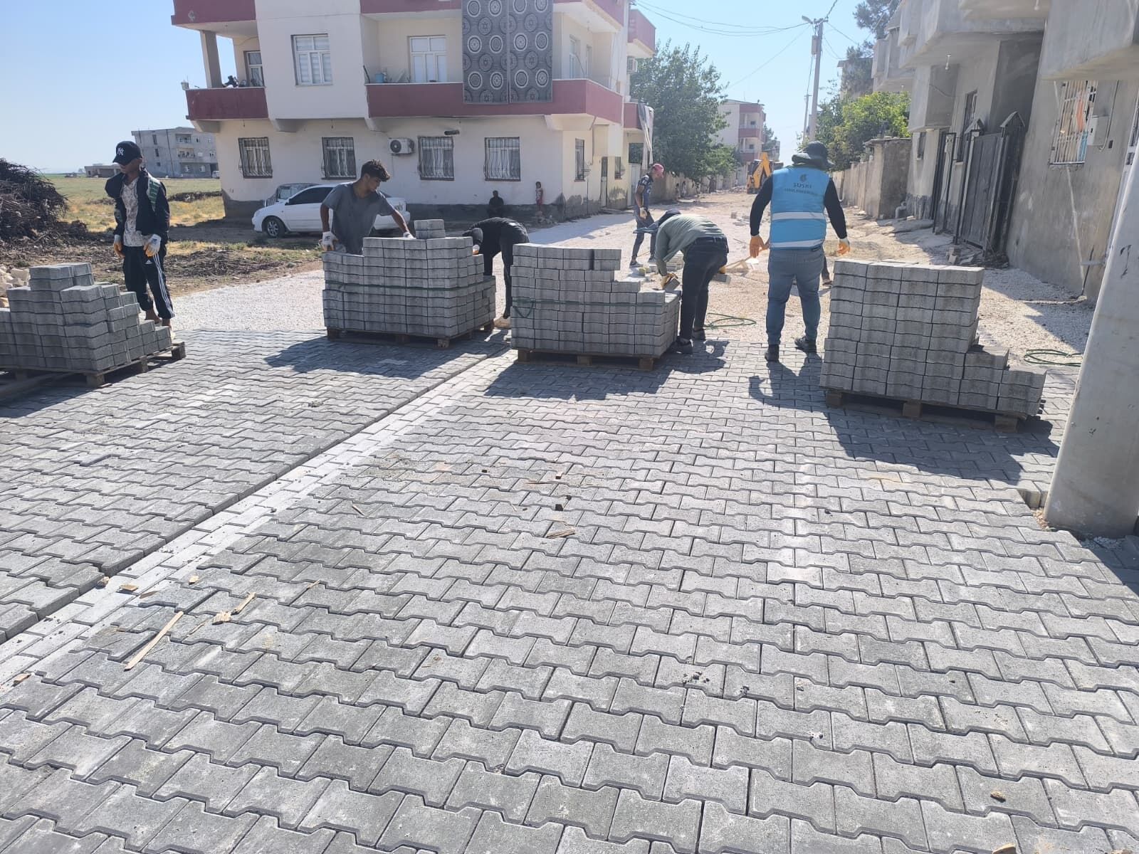 Akçakale Belediyesi Parke Taşı Çalışmalarını Sürdürüyor (2)