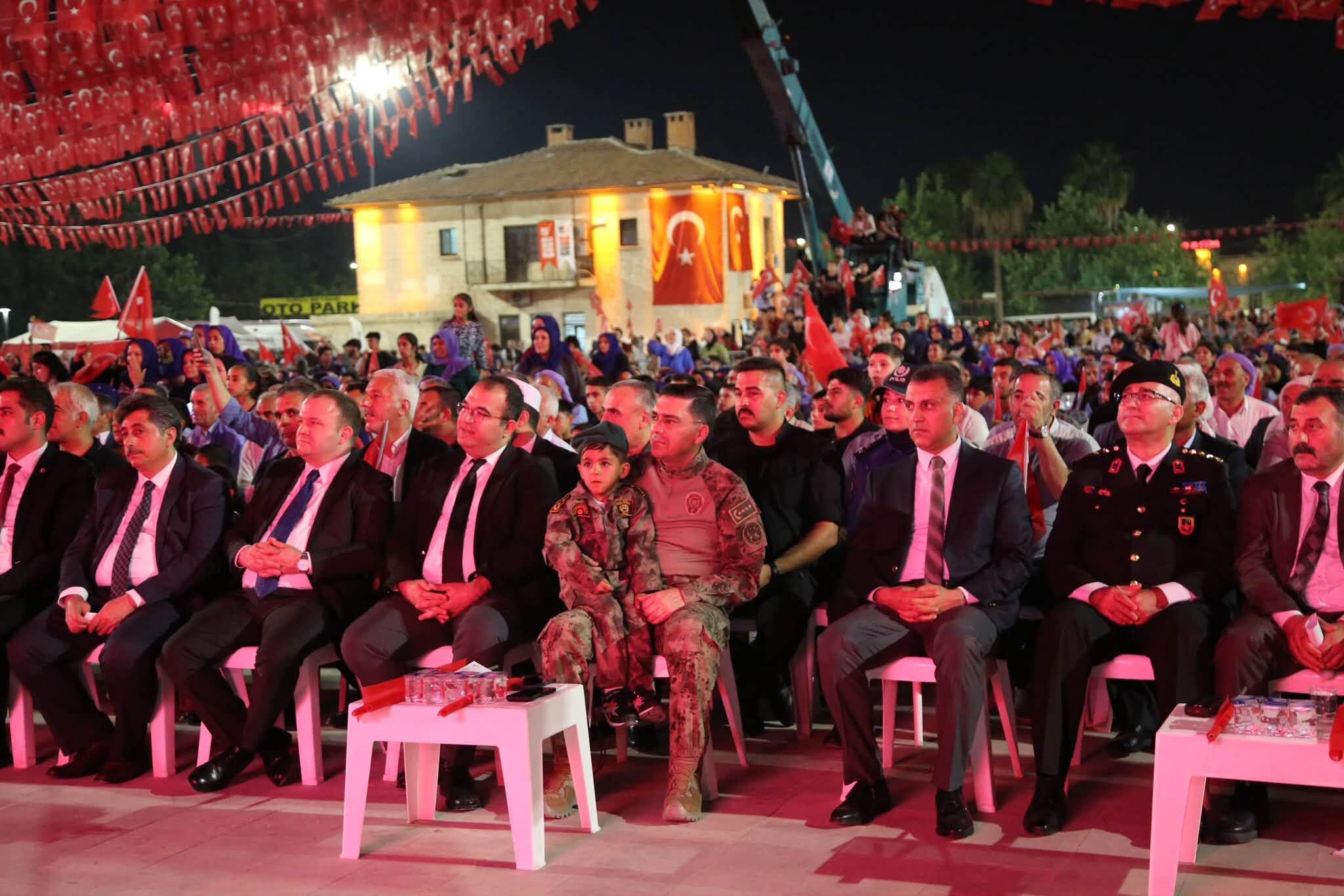 Atilla Aksoy Ve Şanlıurfa'nın Küçük Kahramanı Abdullah Emre Yan Yana (3)