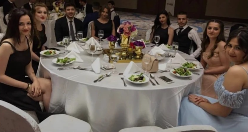 Ceren Ayruk'un Mezuni̇yet Fotoğrafi İddi̇asi Nedi̇r
