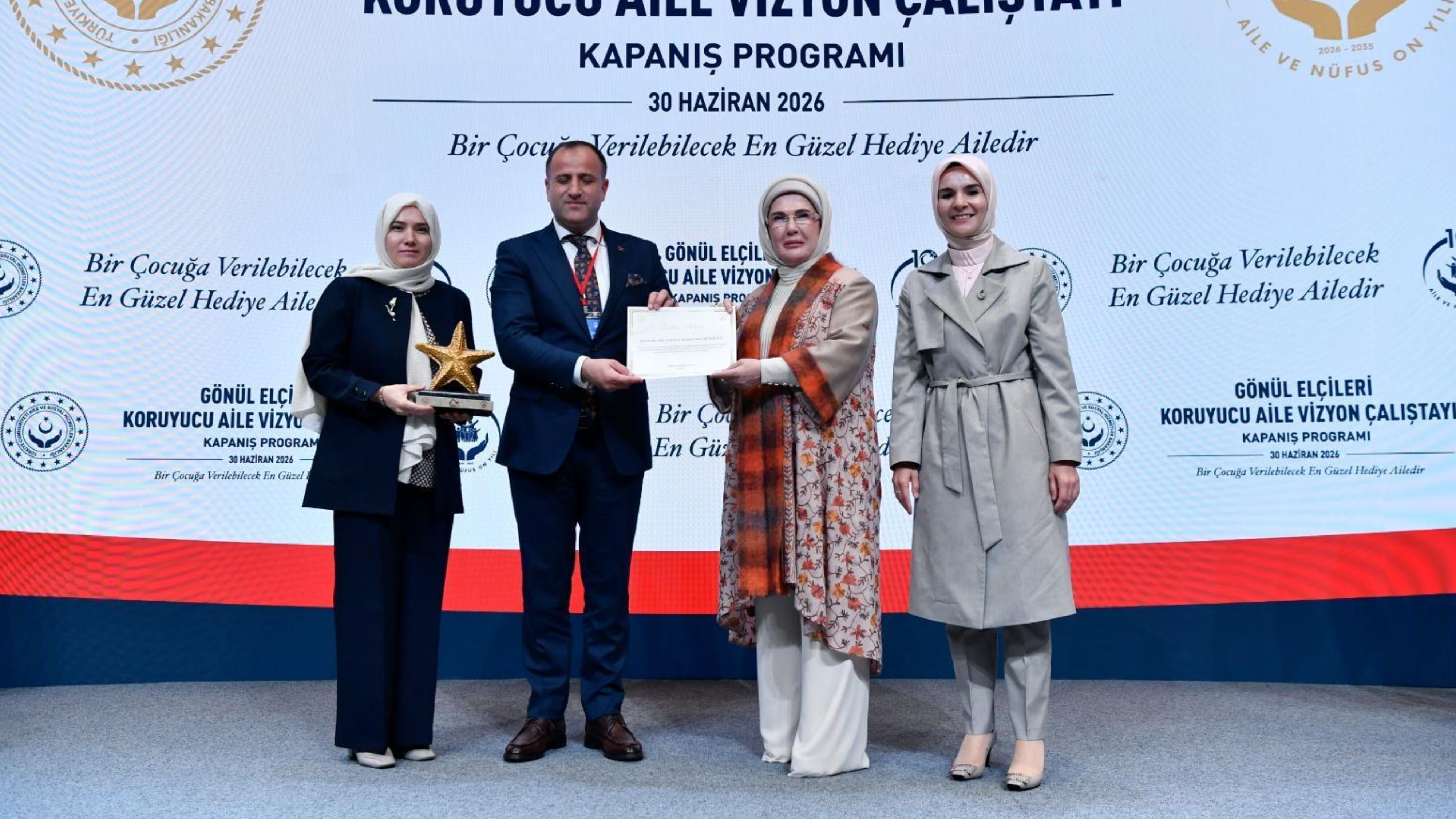 Emine Erdoğan’dan Birinci Olan Şanlıurfa’ya Ödül Verildi (2)