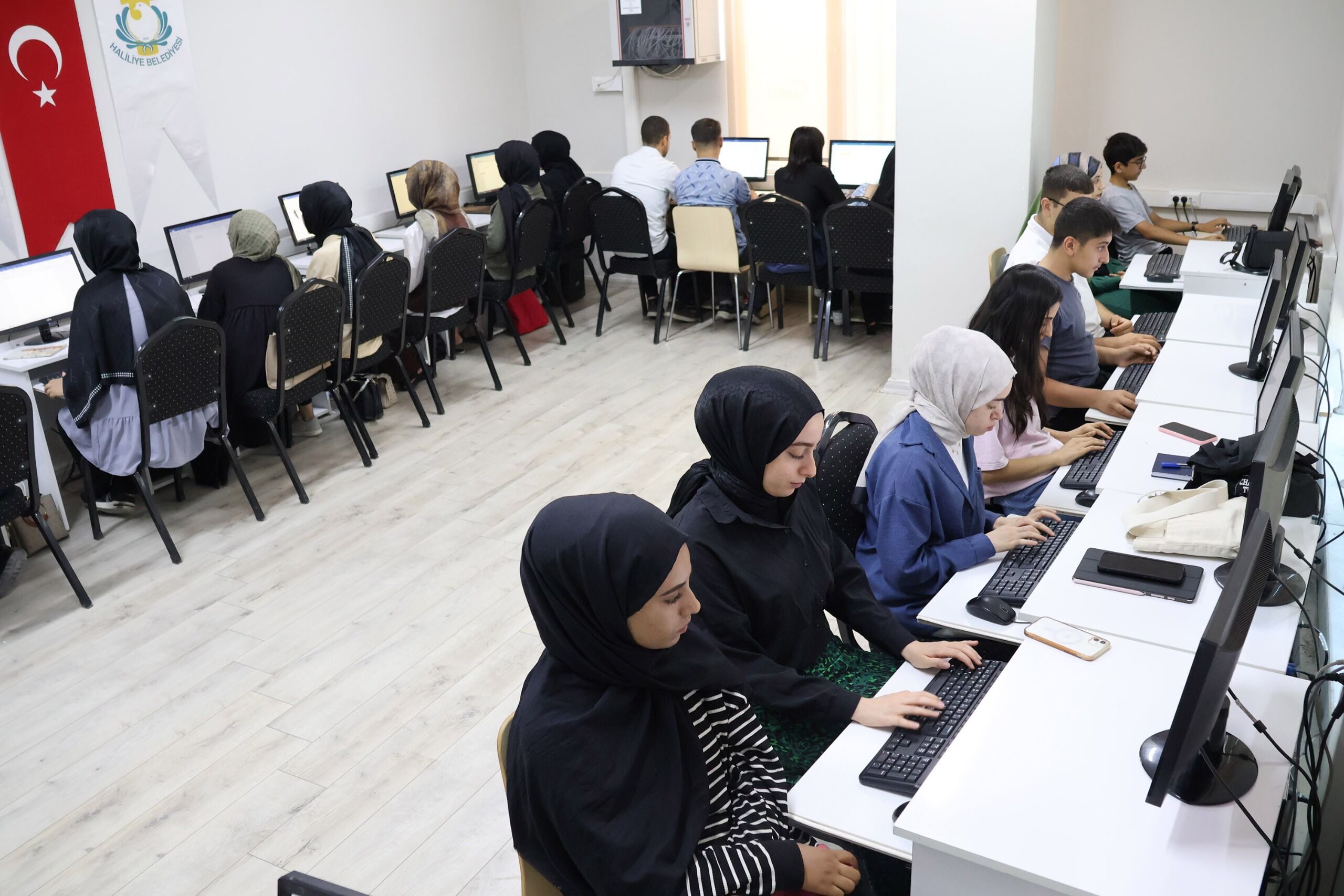 Haliliye Belediyesi Bilgisayar Kursuyla Gençleri Destekliyor 2