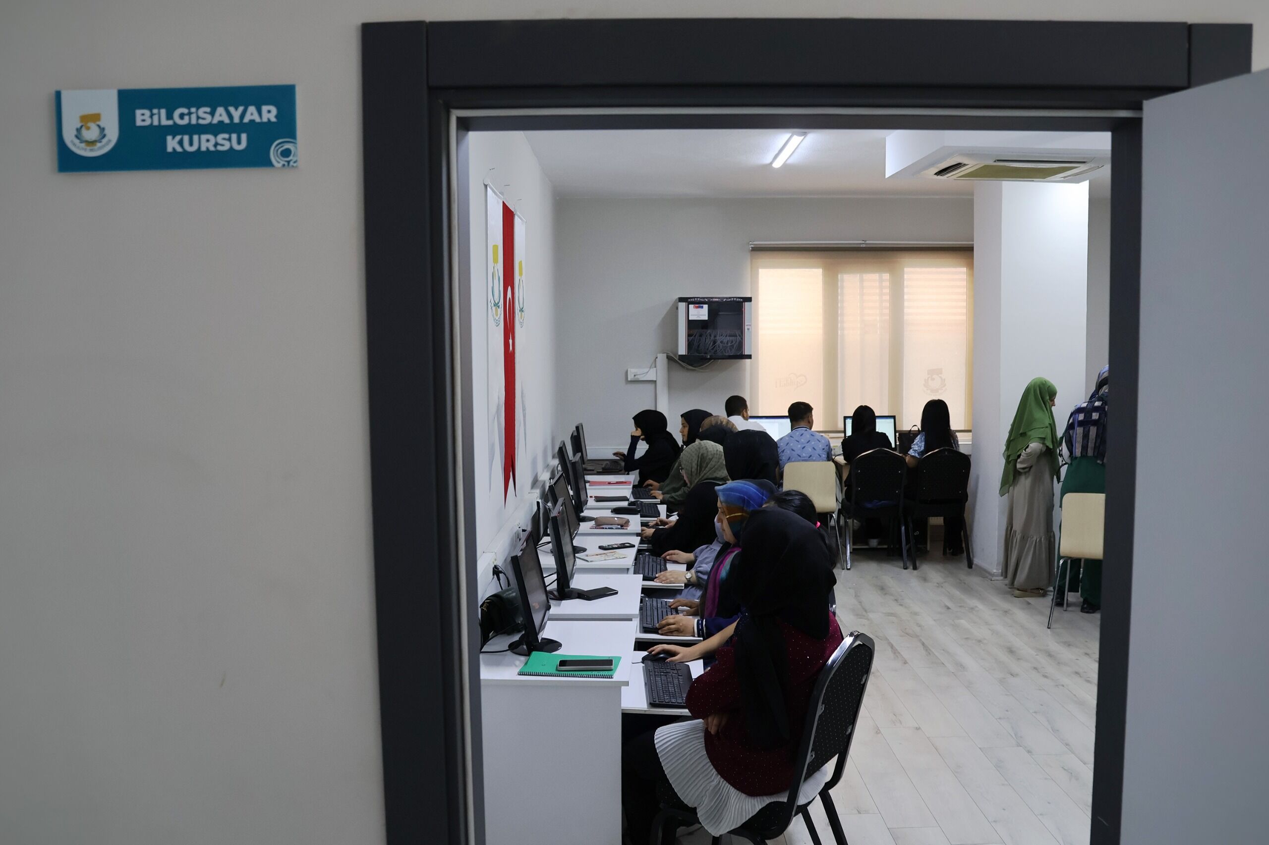 Haliliye Belediyesi Bilgisayar Kursuyla Gençleri Destekliyor