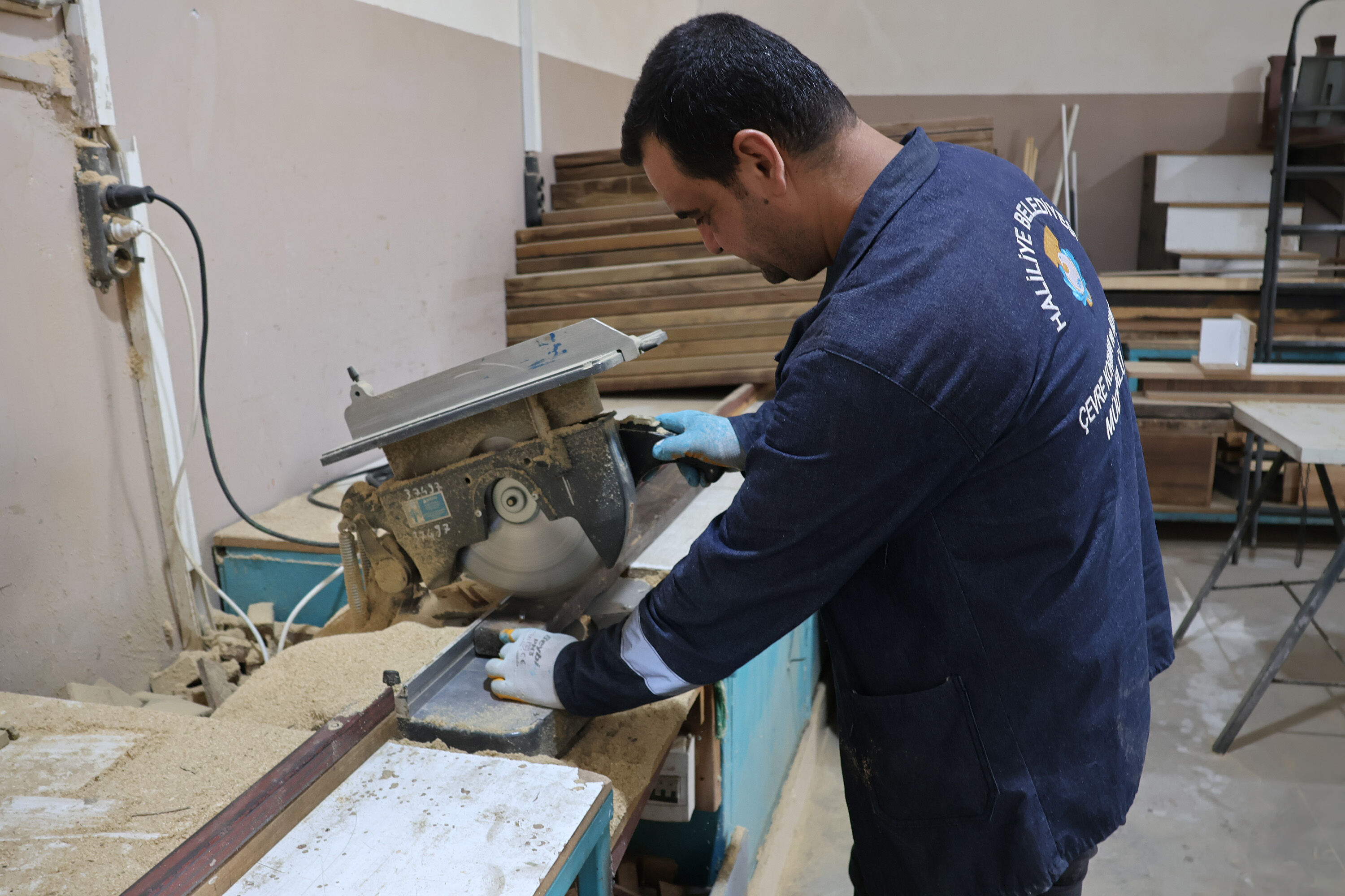 Hali̇li̇ye Beledi̇yesi̇ Parklarda Üreti̇m Gücüyle Hi̇zmet Kali̇tesi̇ni̇ Artiriyor (2)