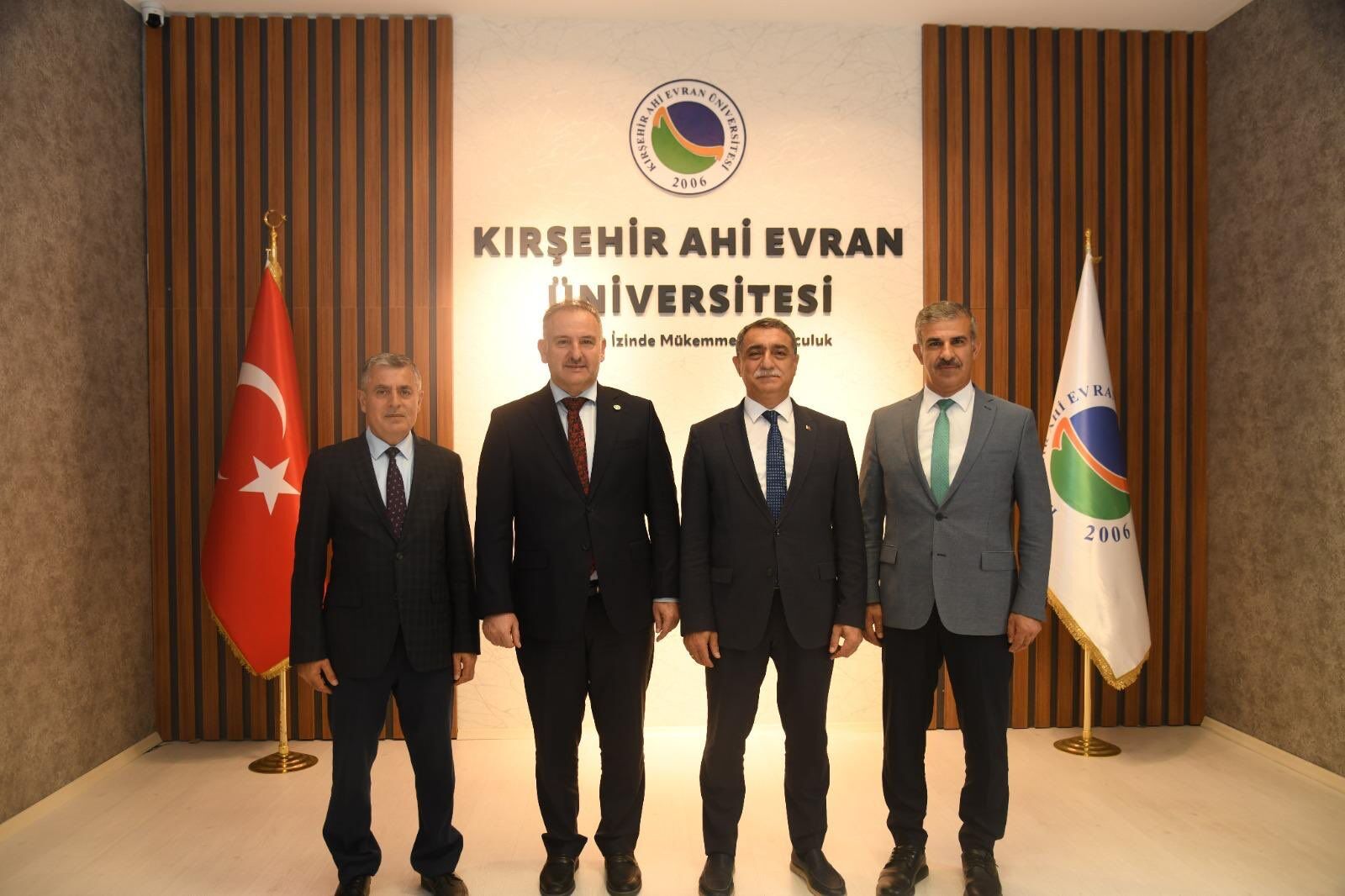 Harran Üniversitesi Ile Ahi Evran Üniversitesi Arasında İş Birliği Protokolü İmzalandı (4)