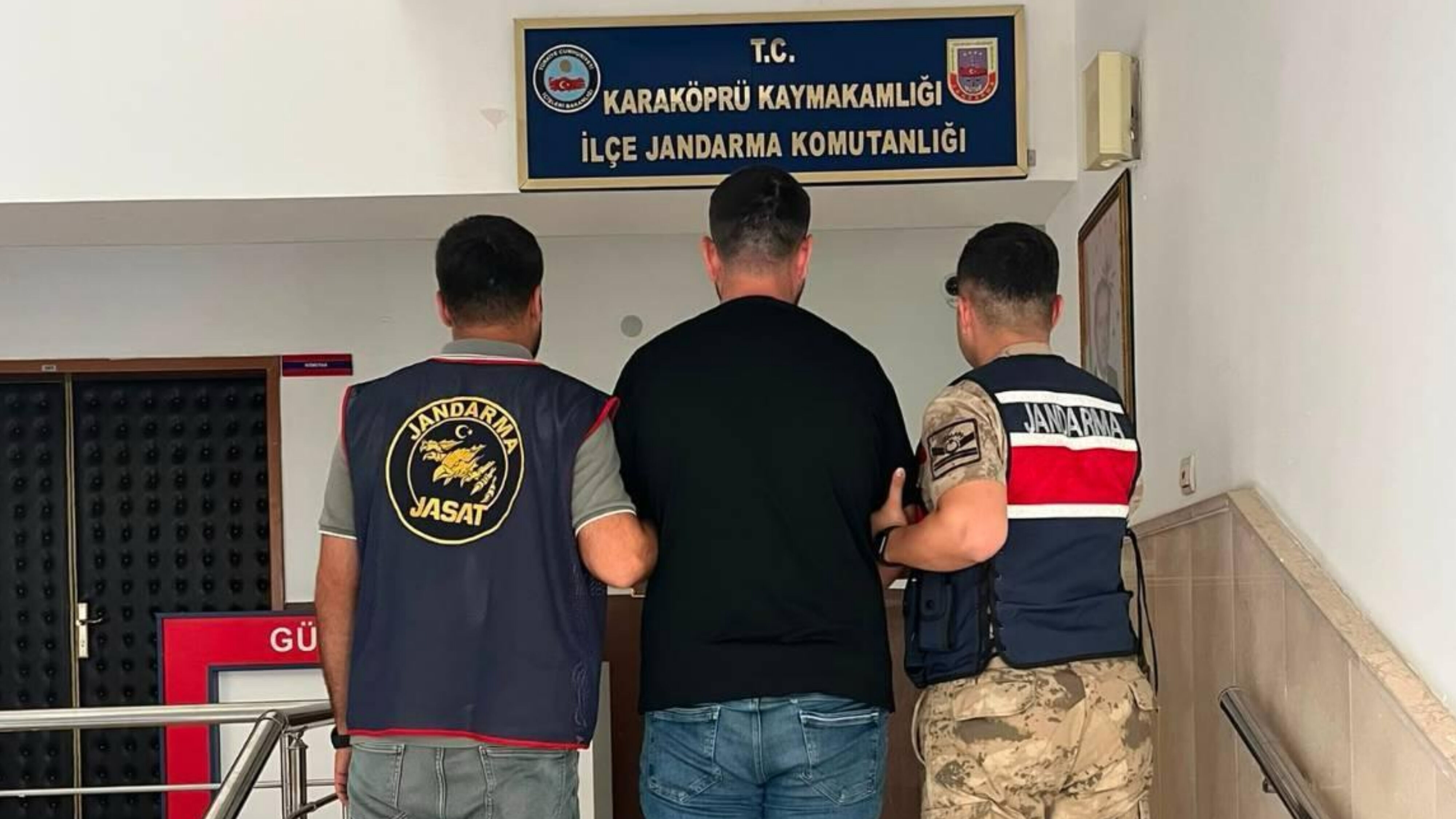 Her Yerde Aranan 2 Şahıs Bakın Nerede Yakalandı.. (1)