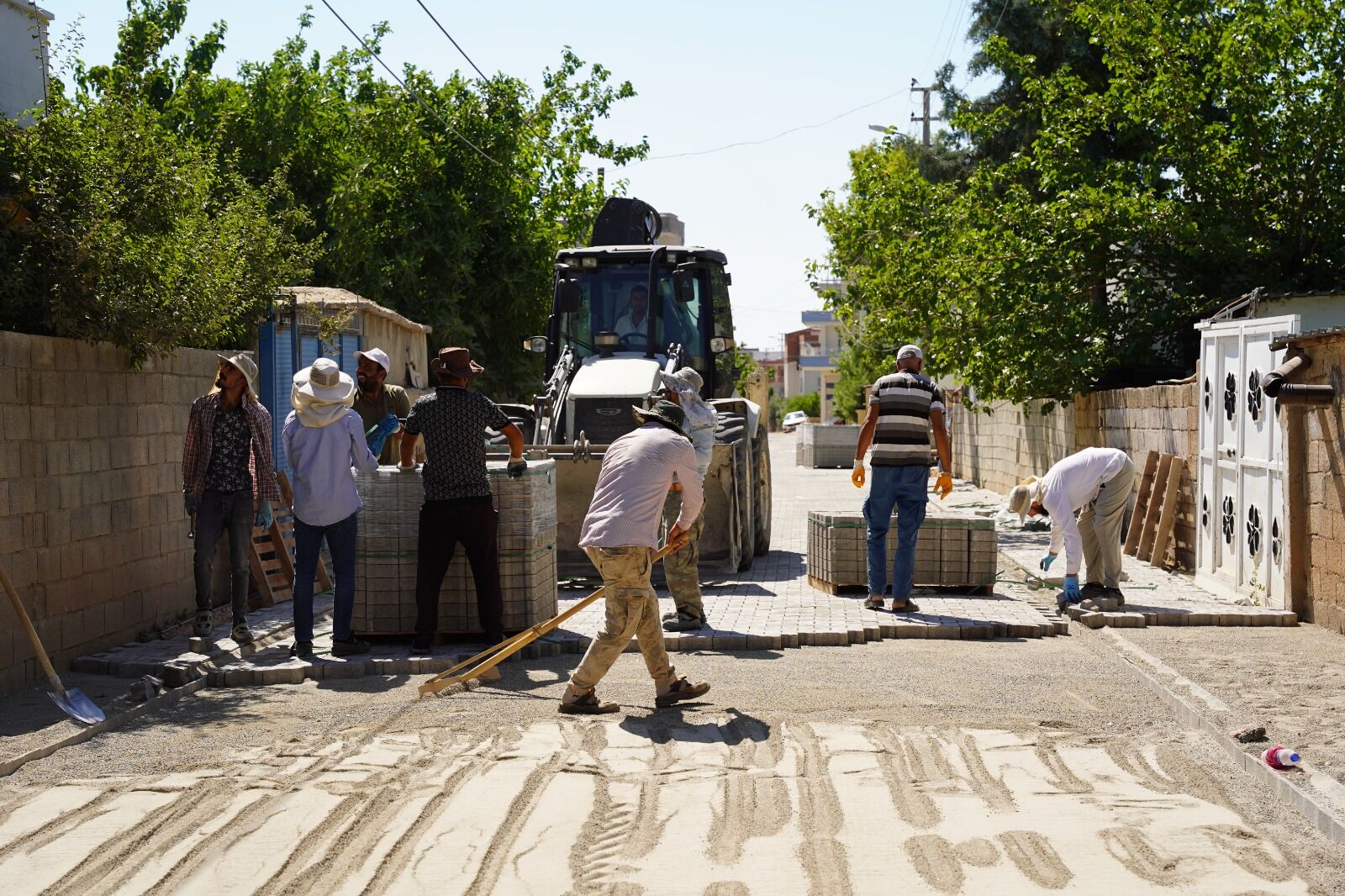 Kahta Belediyesi İlçe Genelinde Asfalt Çalışmalarını Sürdürüyor