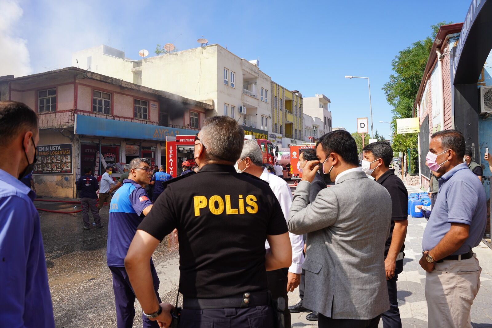 Kahta’da İş Yeri Yangını Başkan Hallaç’tan Geçmiş Olsun Mesajı