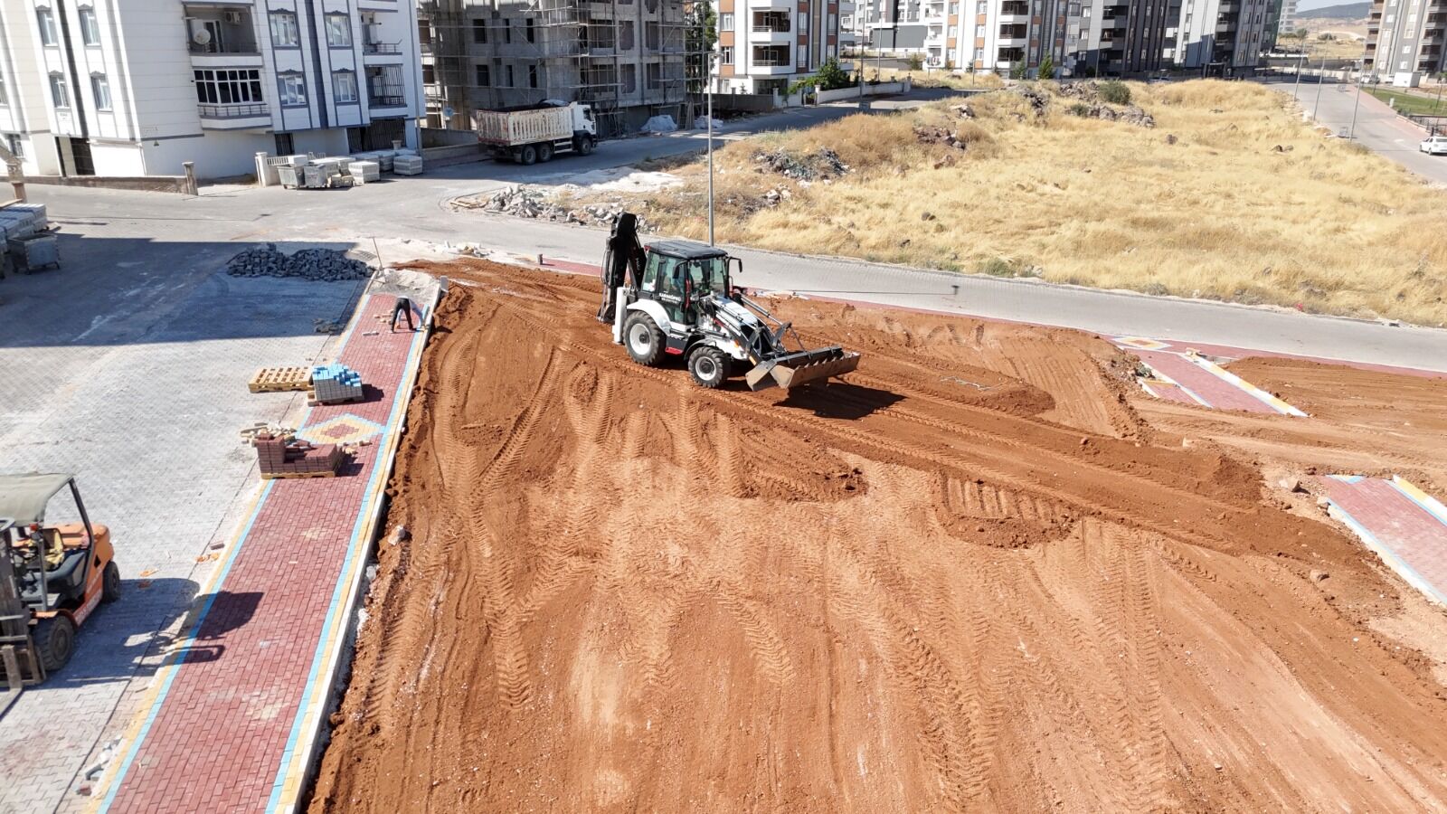 Karaköprü Beledi̇yesi̇ 26 Yeni̇ Parki İlçeye Kazandiriyor (2)