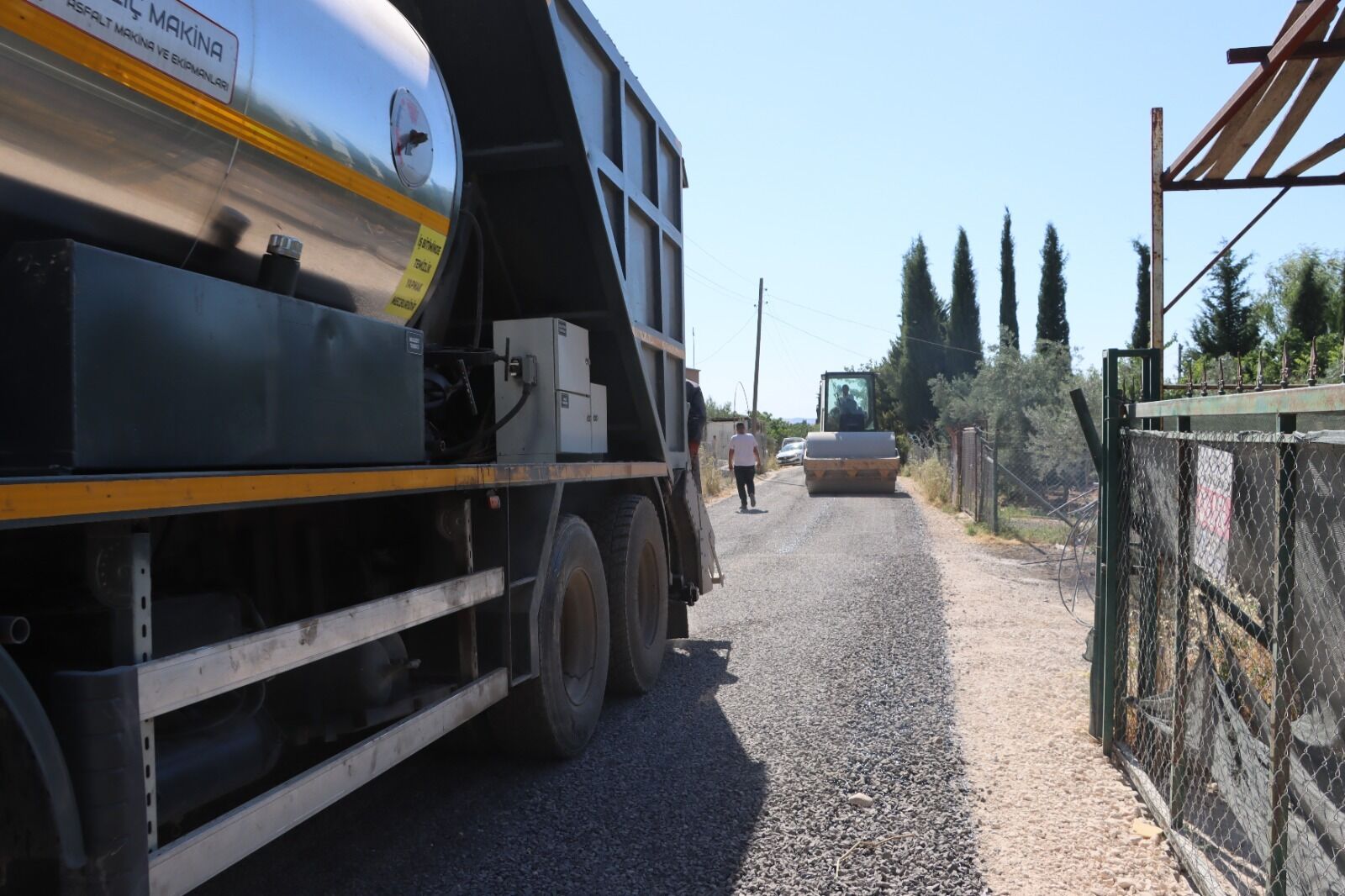 Karaköprü Belediyesi Akziyaret Mahallesi'nde Asfalt Çalışmasını Tamamladı