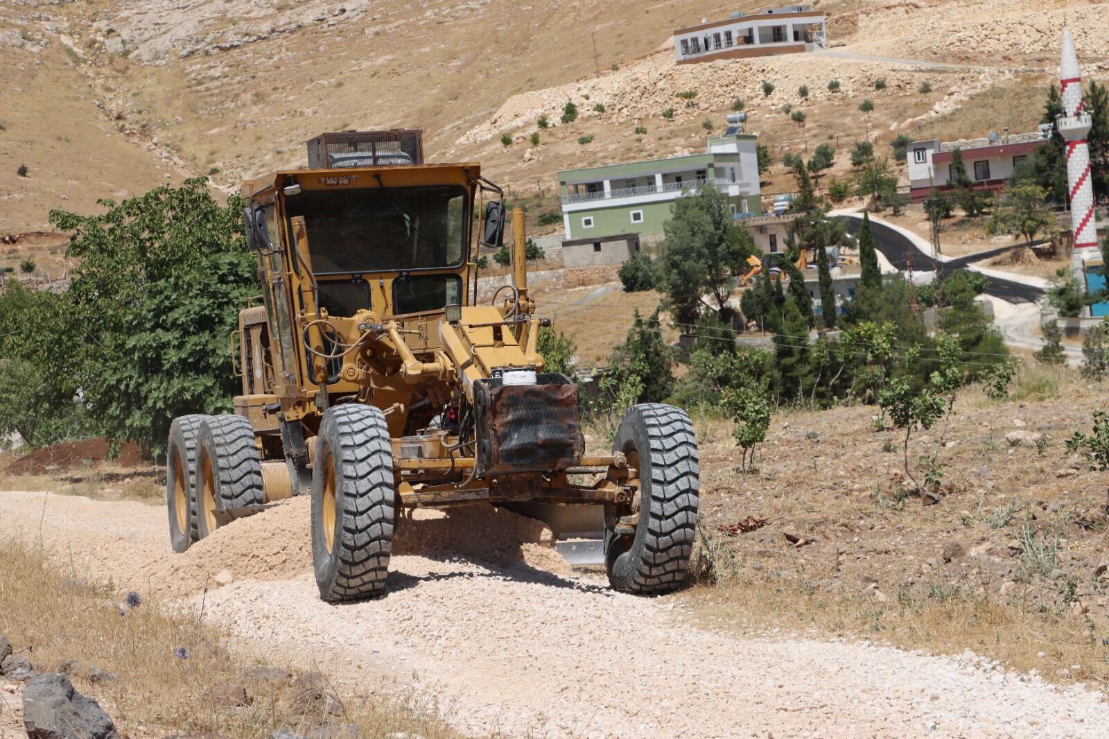 Karaköprü Beledi̇yesi̇ Kirsalda Yol Konforunu Artiriyor (5)