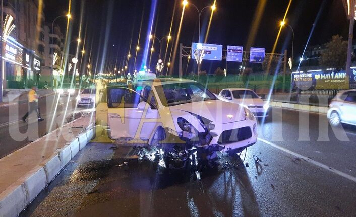 Karaköprü'de Ortalığın Savaş Alanına Döndüğü Kazada Porsche Hurdaya Döndü (8)