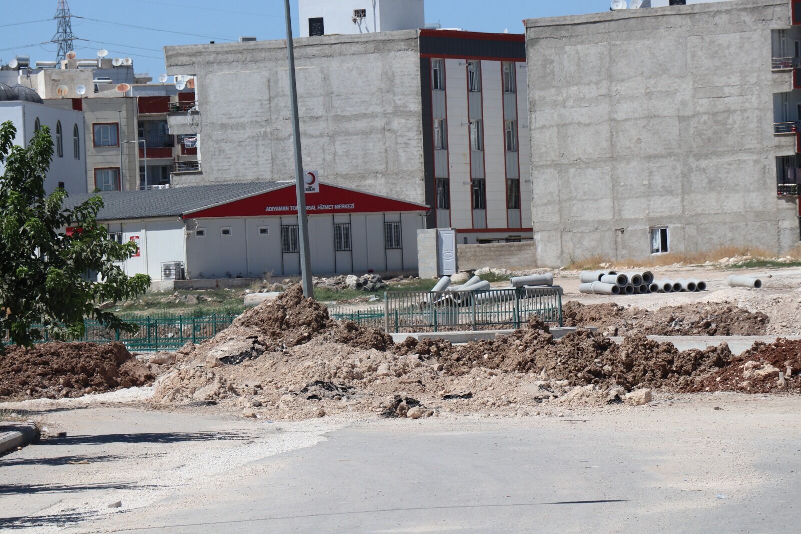 Şanliurfa’da 4 Aydir Bi̇tmeyen Yol Çi̇lesi̇ Esnaf Ve Vatandaş İsyan Etti̇1