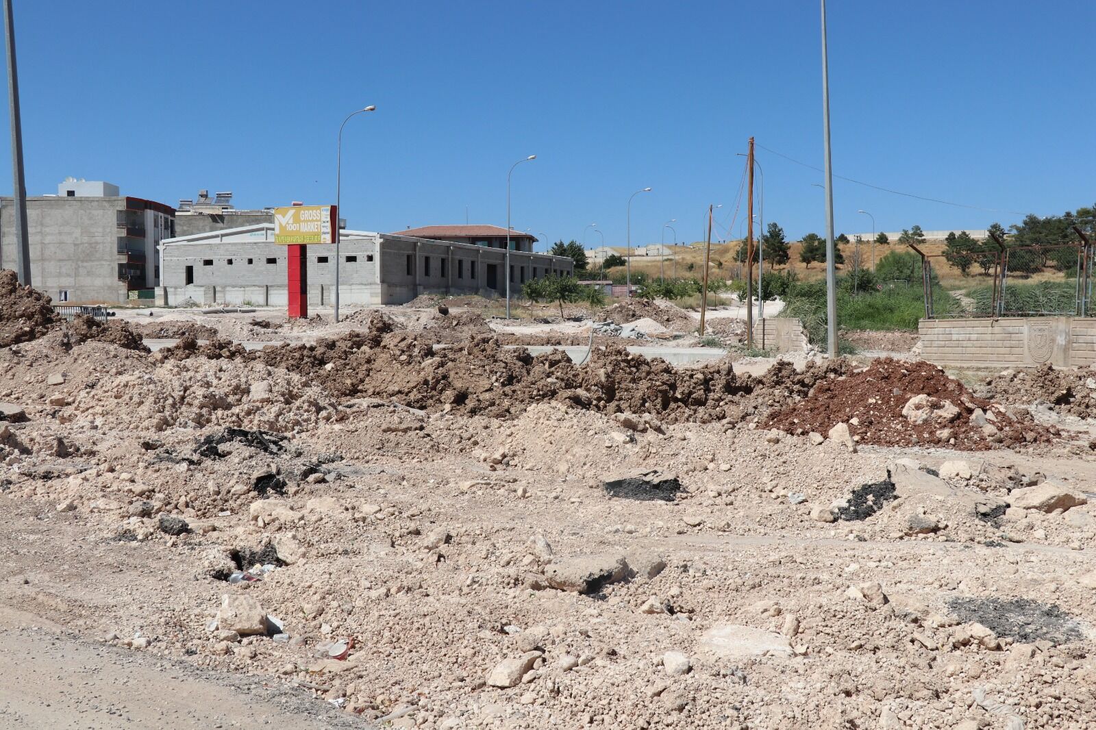 Şanliurfa’da 4 Aydir Bi̇tmeyen Yol Çi̇lesi̇ Esnaf Ve Vatandaş İsyan Etti̇5