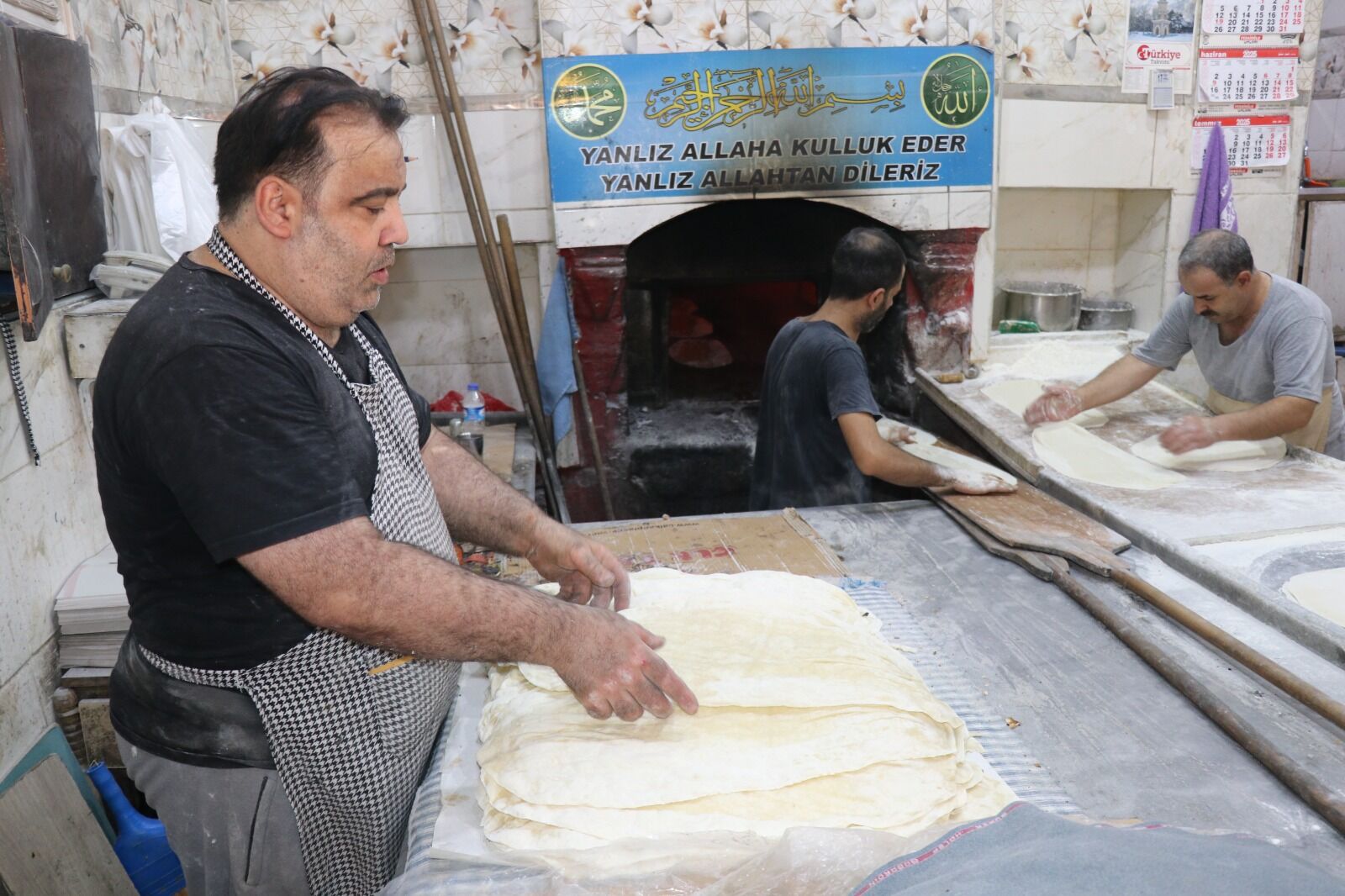 Şanlıurfa'da 50 Derece Sıcakta 80 Derecelik Ekmek Mücadelesi