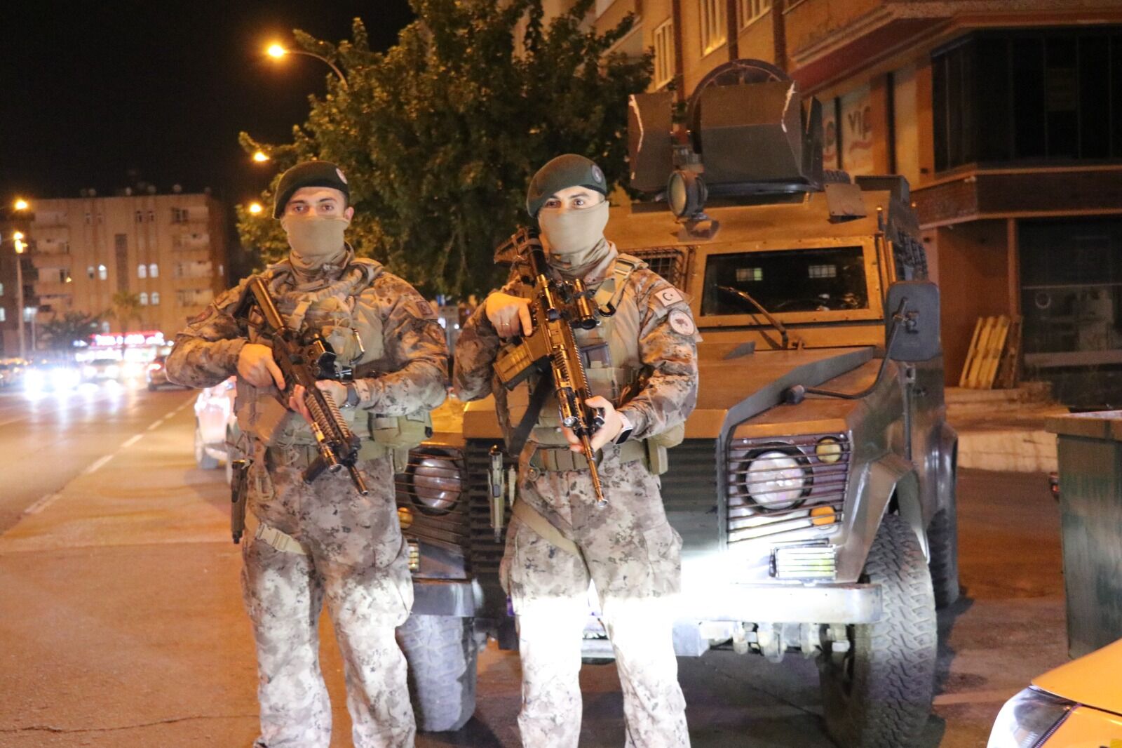 Şanlıurfa'da Dev Huzur 63 Uygulaması! Emniyet Müdürü Aksoy Suçlulara Çelik Yumruk, Vatandaşa Kadife Bilek (1)