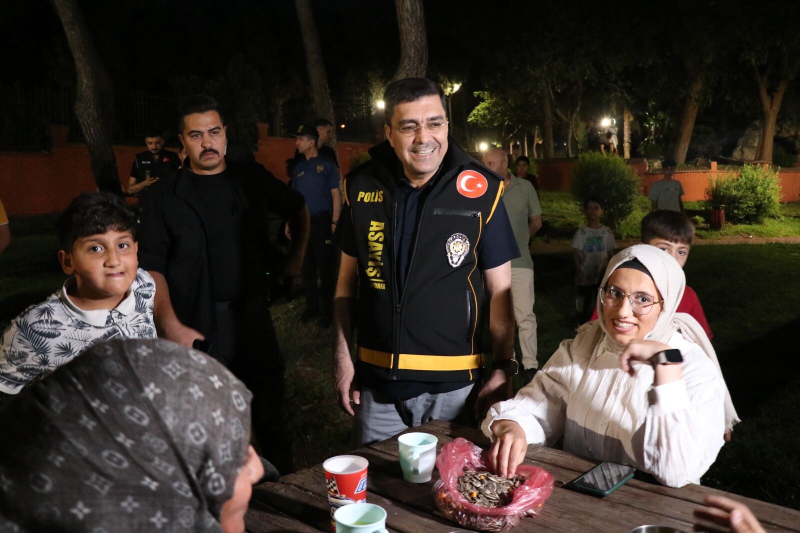 Şanlıurfa'da Dev Huzur 63 Uygulaması! Emniyet Müdürü Aksoy Suçlulara Çelik Yumruk, Vatandaşa Kadife Bilek (2)
