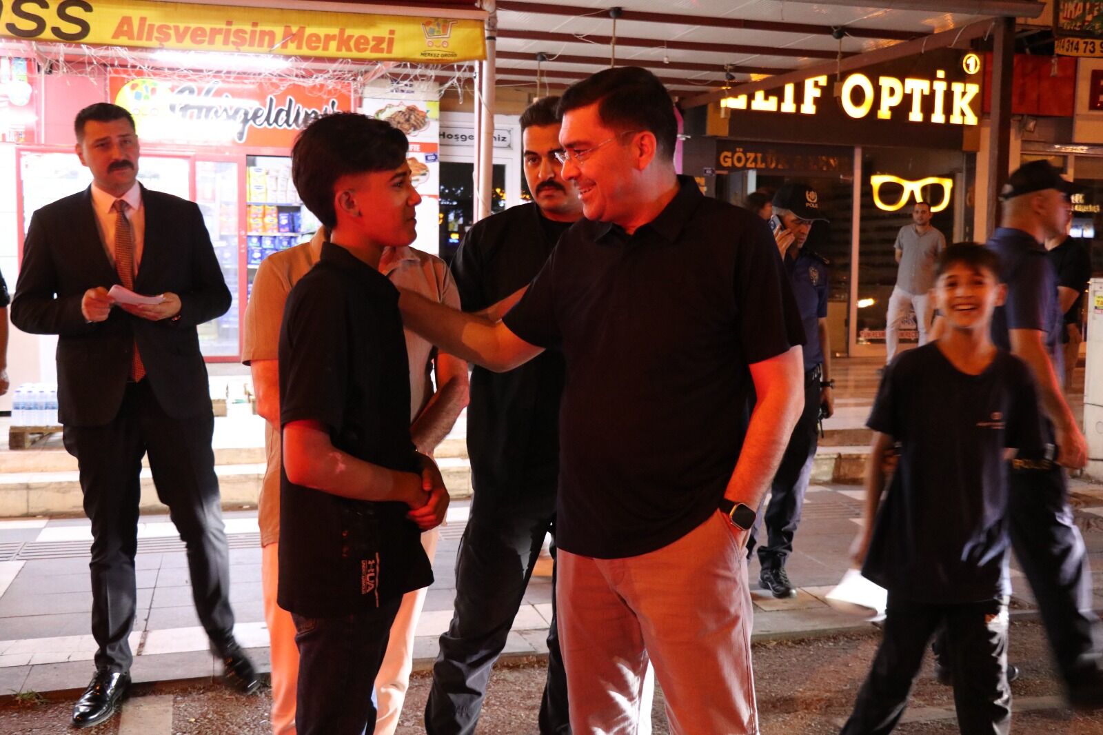 Şanlıurfa'da Dev Huzur 63 Uygulaması! Emniyet Müdürü Aksoy Suçlulara Çelik Yumruk, Vatandaşa Kadife Bilek (4)