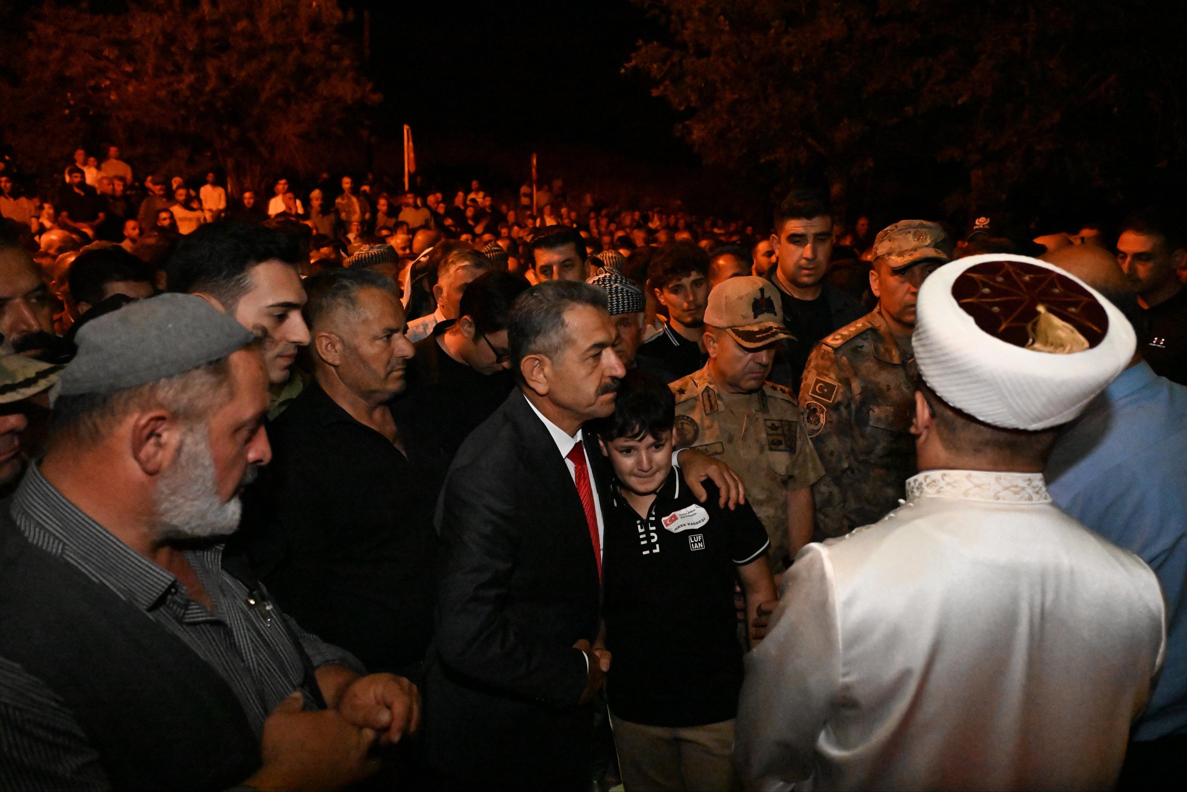 Şanlıurfa'da Hayatını Kaybeden Ferhat Baykir, Türk Bayrağı Ve Galatasaray Bayrağıyla Şırnak'ta Toprağa Verildi (5)