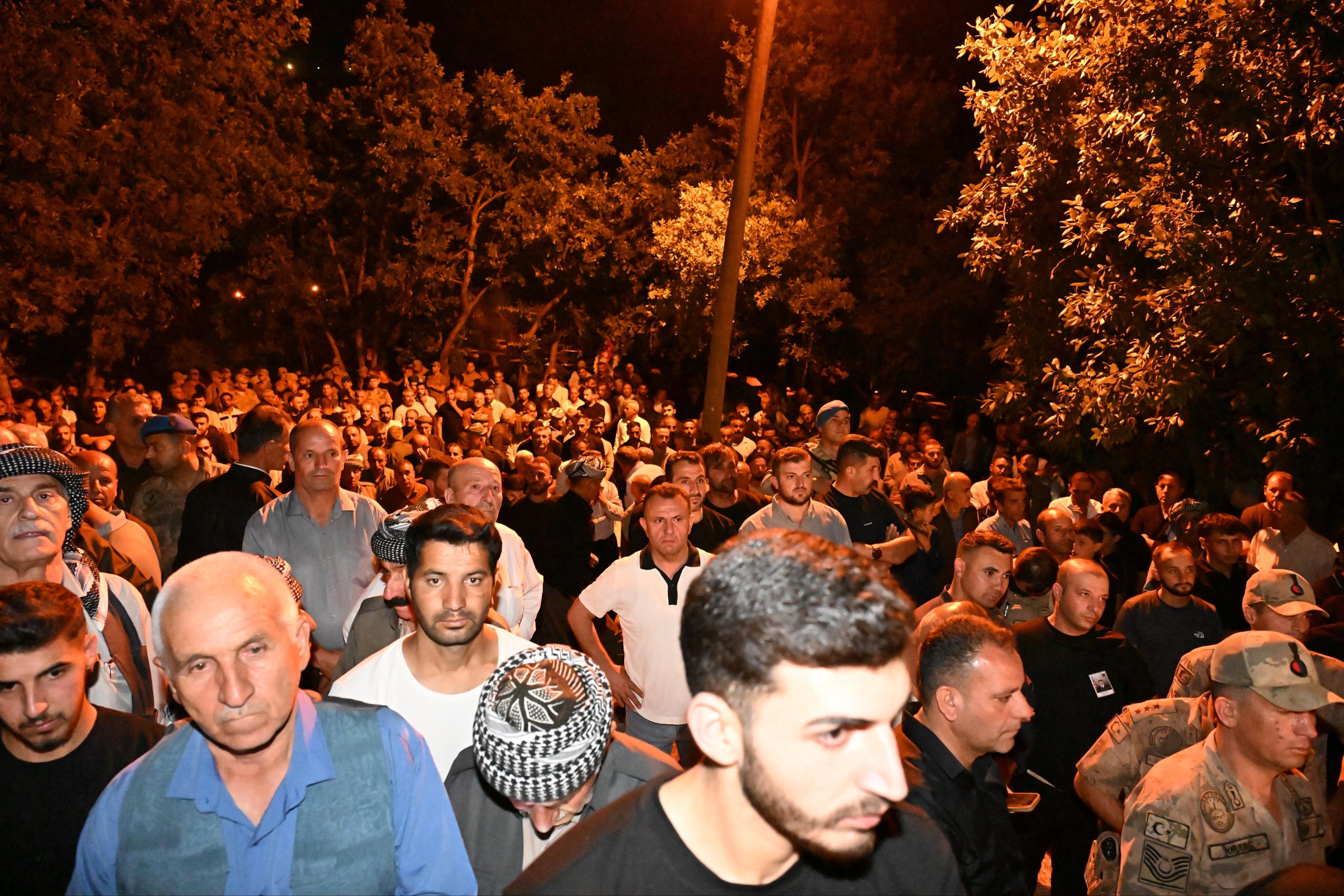 Şanlıurfa'da Hayatını Kaybeden Ferhat Baykir, Türk Bayrağı Ve Galatasaray Bayrağıyla Şırnak'ta Toprağa Verildi (6)