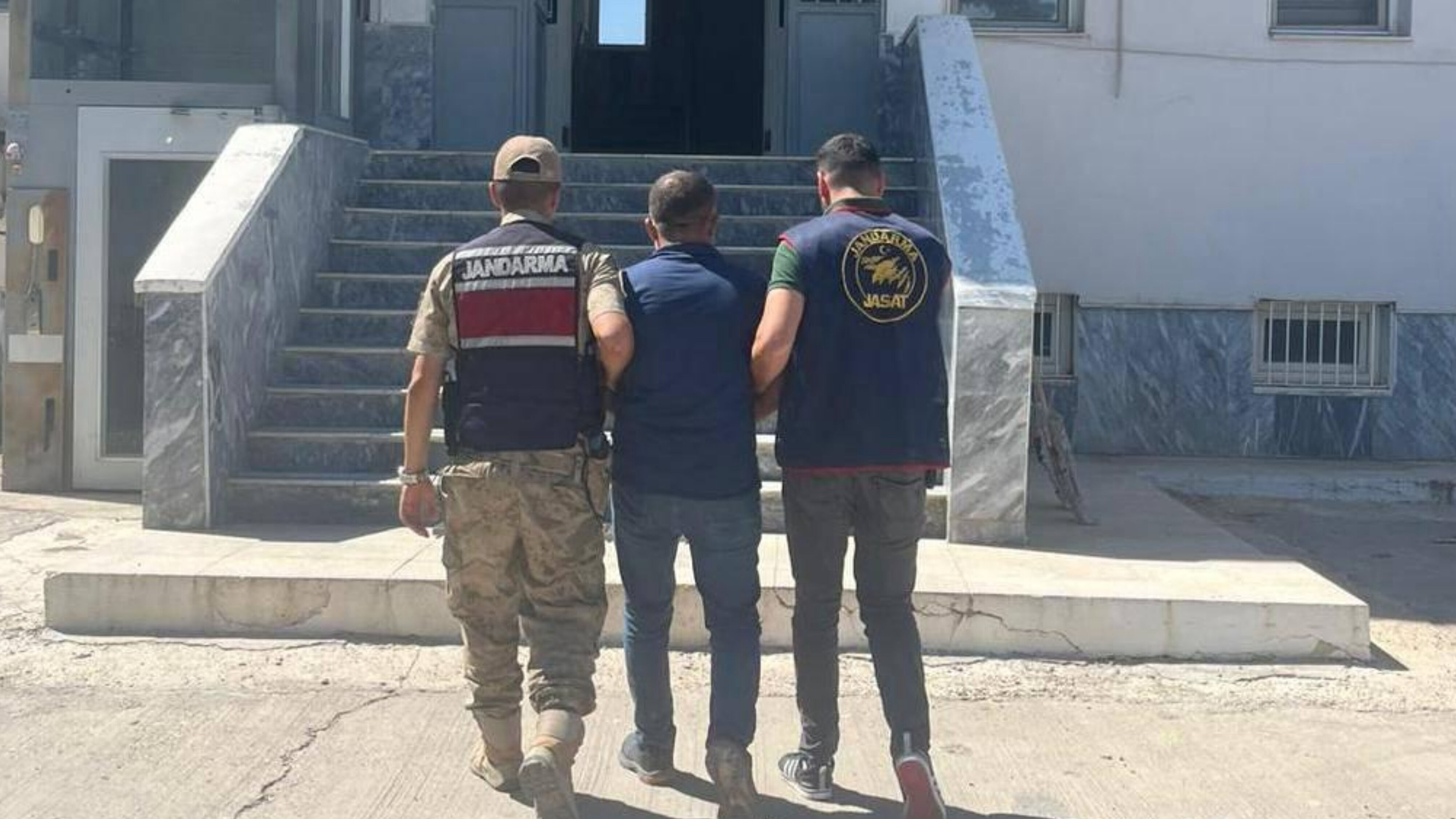 Şanlıurfa'da Jandarmadan Firari Hükümlülere Geçit Yok Birecik'te 2 Yakalama (1)
