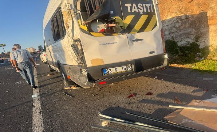 Şanlıurfa'da Minibüs Ile Pikap Çarpıştı (4)