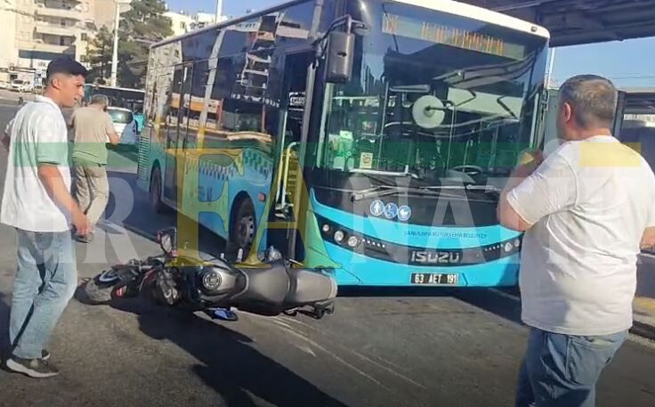 Şanlıurfa'da Motosiklet Belediye Otobüsünün Altına Girdi (2)