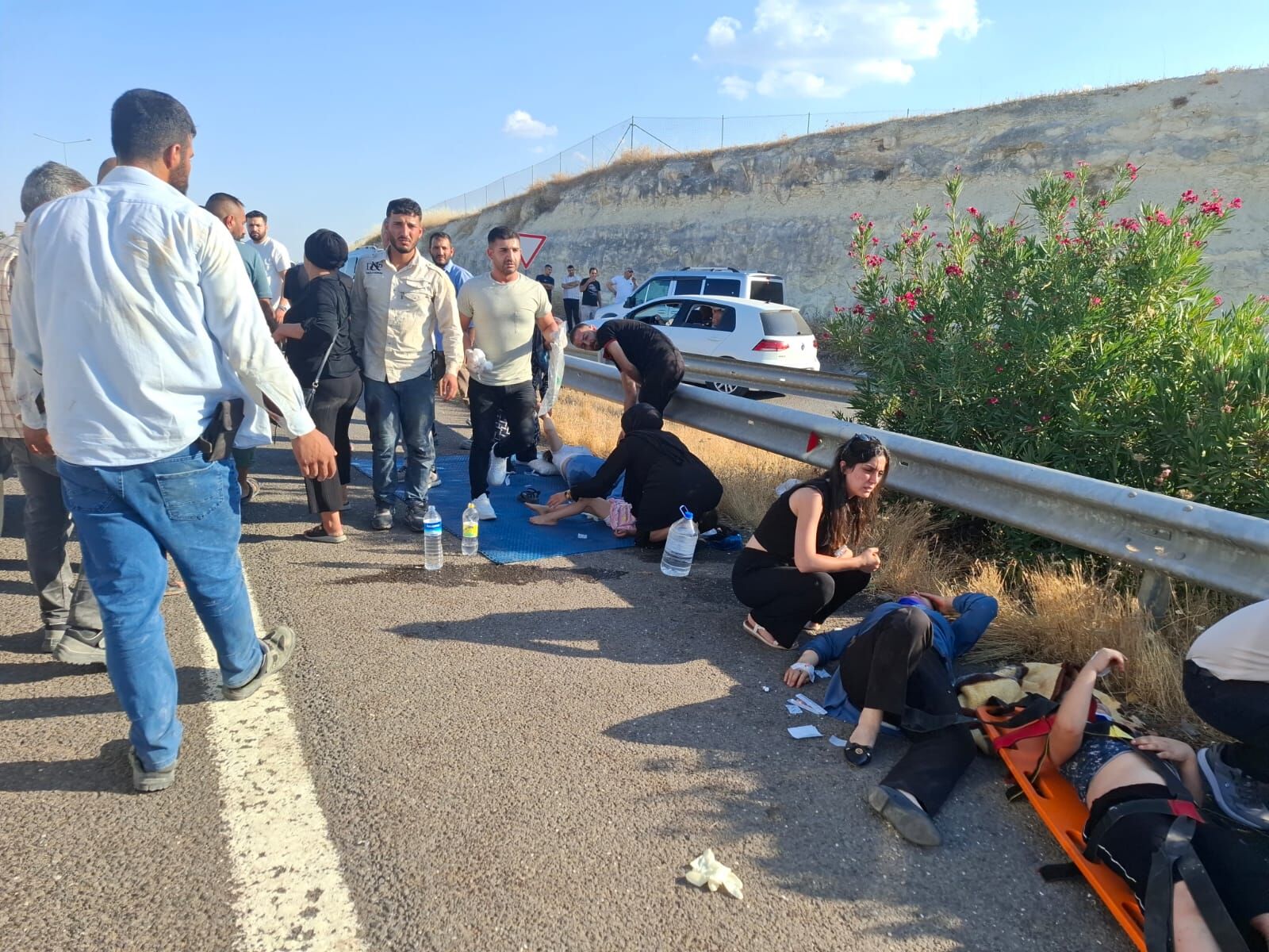 Şanlıurfa'da Otomobil Ile Minibüs Çarpıştı, 3 Kişi Öldü, 7 Kişi Yaralandı (1)