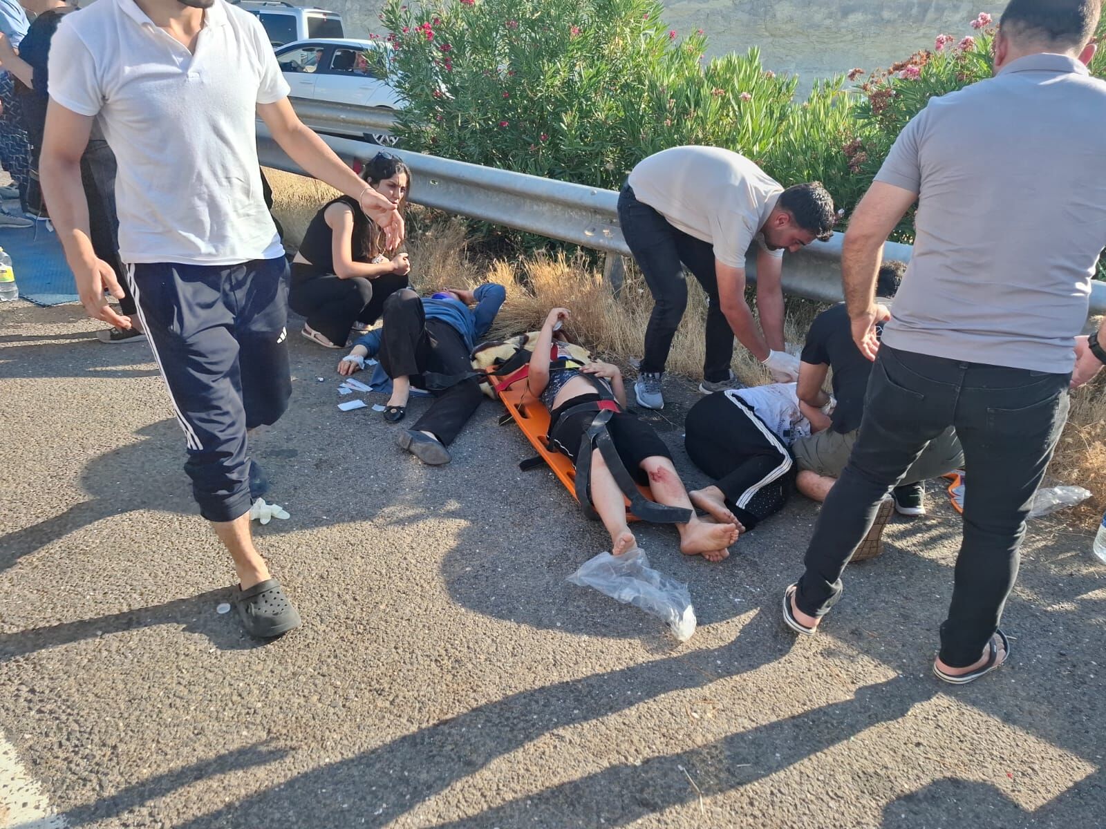 Şanlıurfa'da Otomobil Ile Minibüs Çarpıştı, 3 Kişi Öldü, 7 Kişi Yaralandı (2)