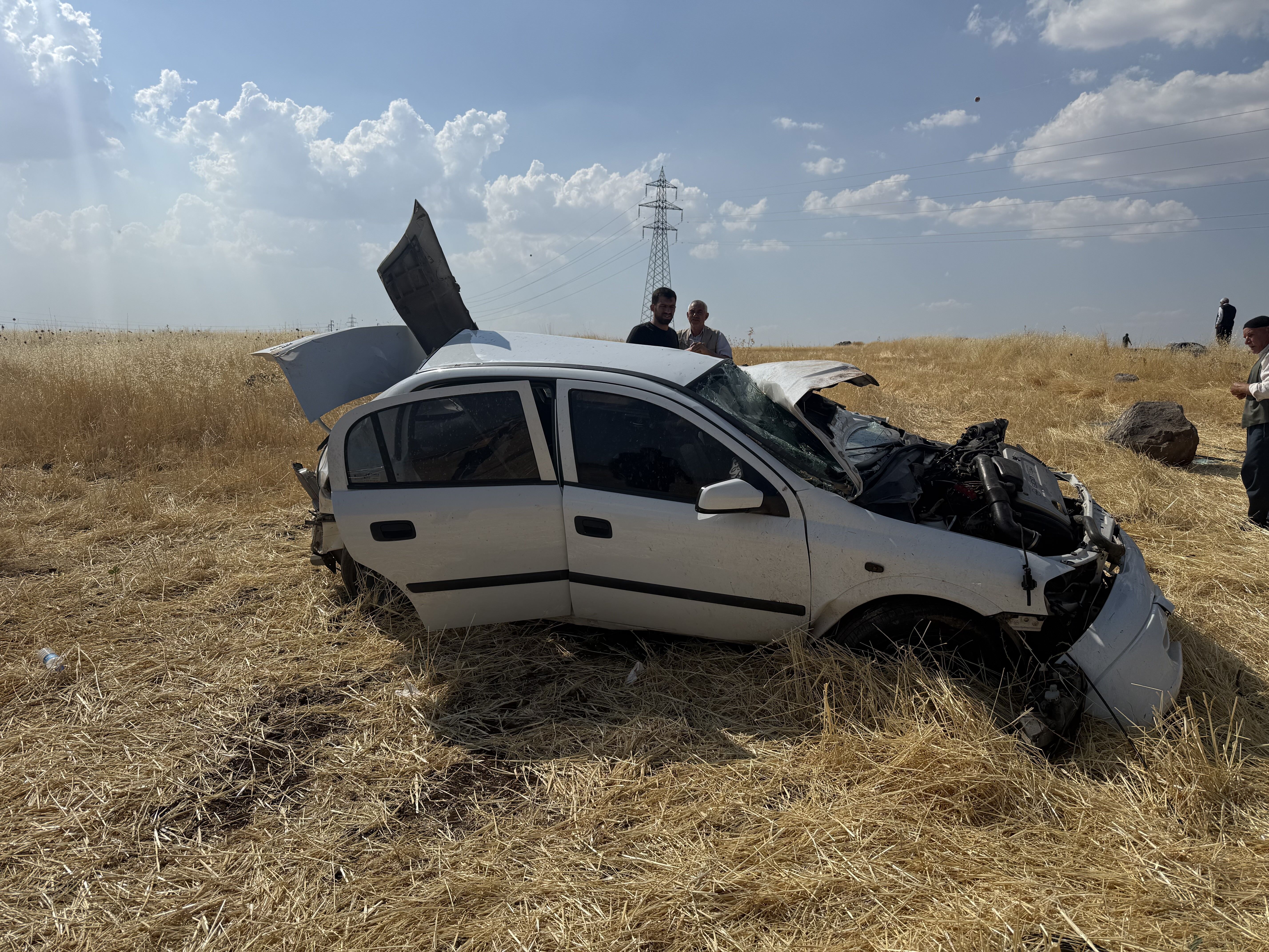 Şanlıurfa'da Otomobil Şarampole Devrildi! 4 Kişi Yaralandı (2)