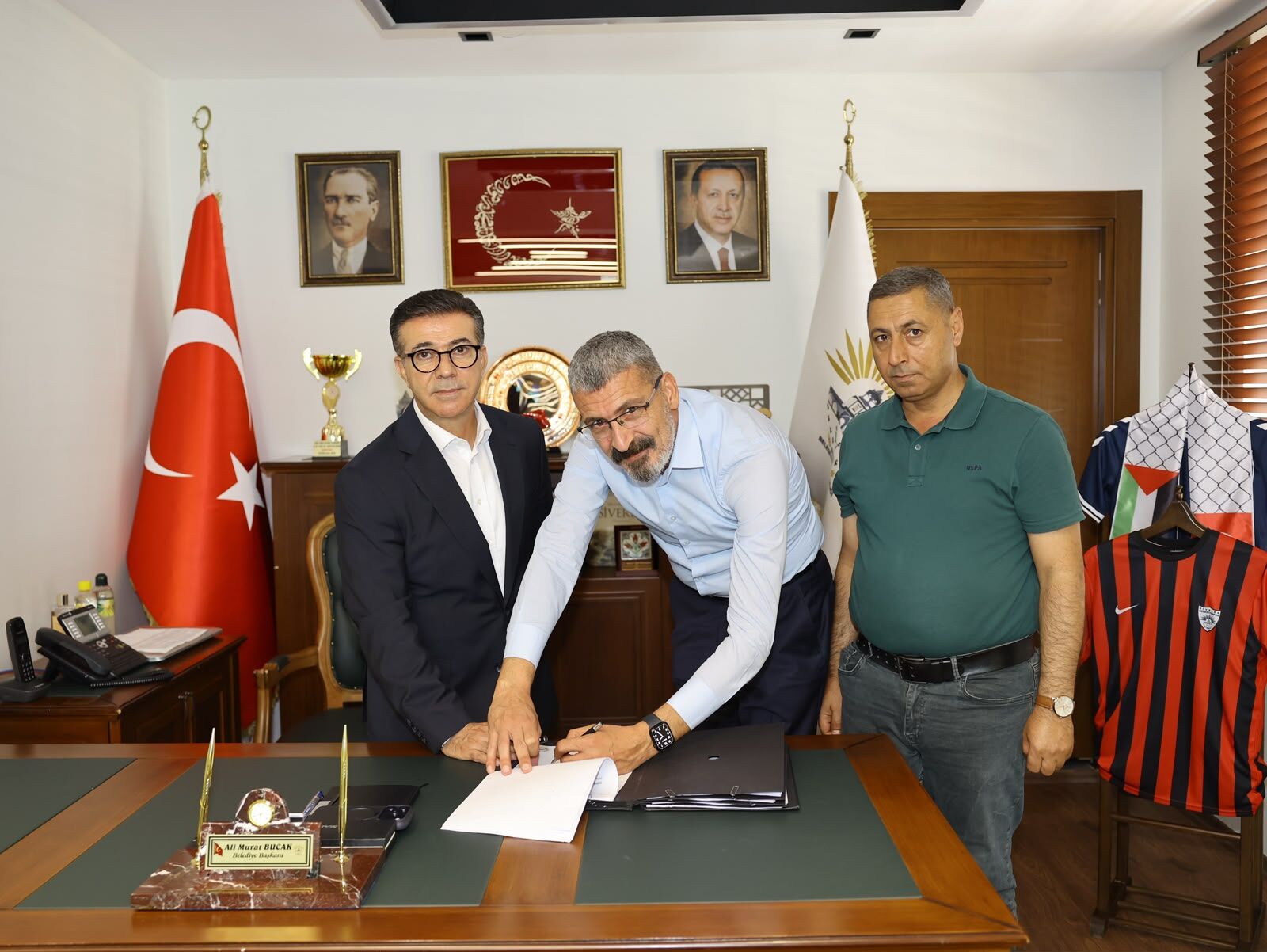 Siverek Belediyesi'nde Kadrolu İşçiler İçin Ti̇s İmzalandı 3