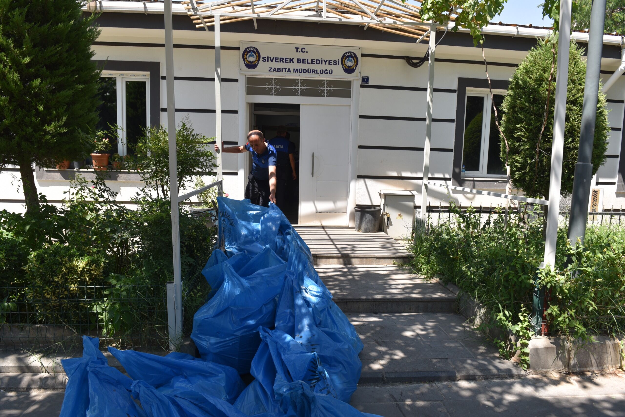 Siverek’te Ele Geçirilen 5 Ton Bozuk Ürün İmha Edildi 2