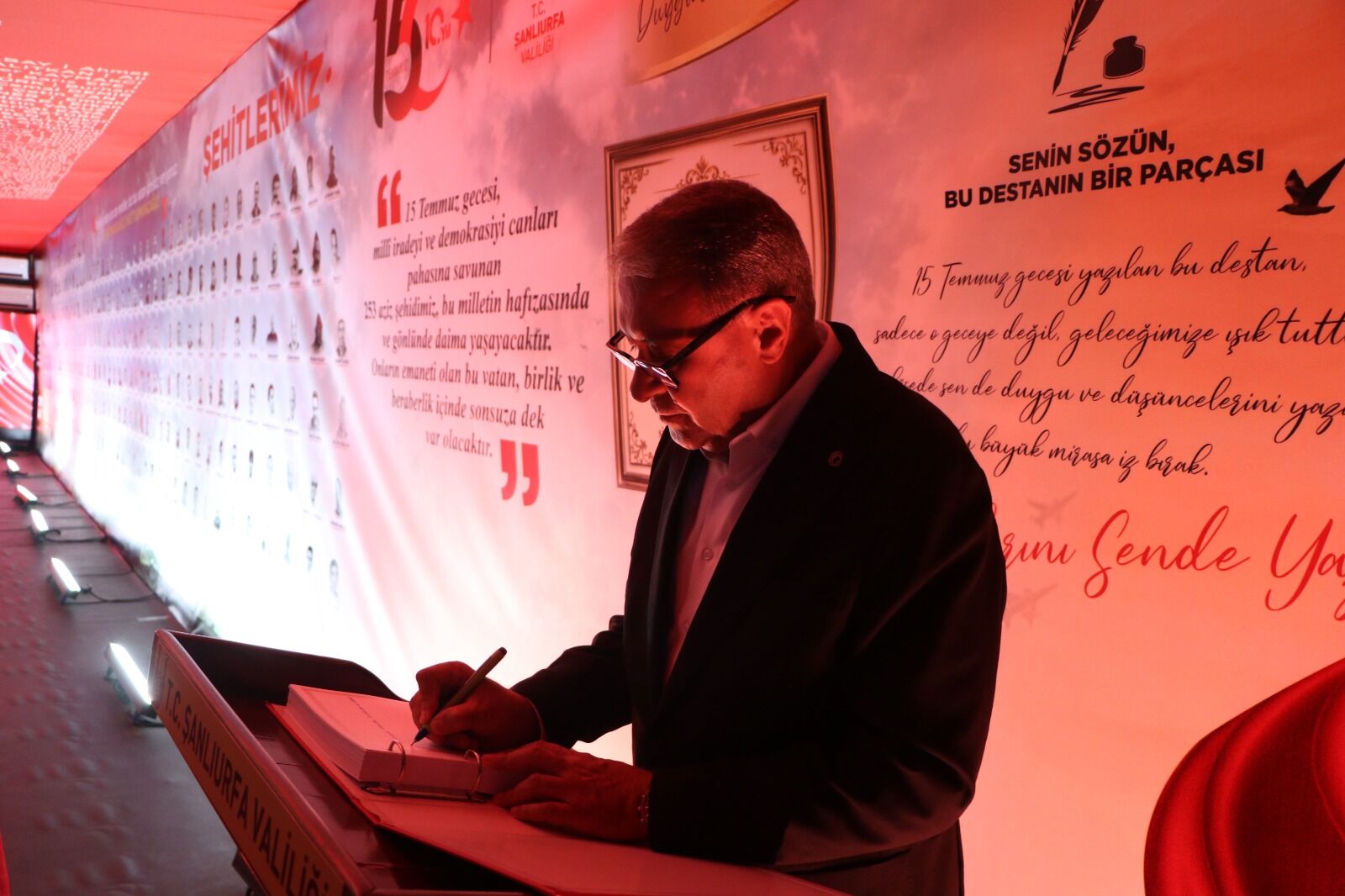 Vali Hasan Şıldak 15 Temmuz Çadırı’nı Ziyaret Etti (1)